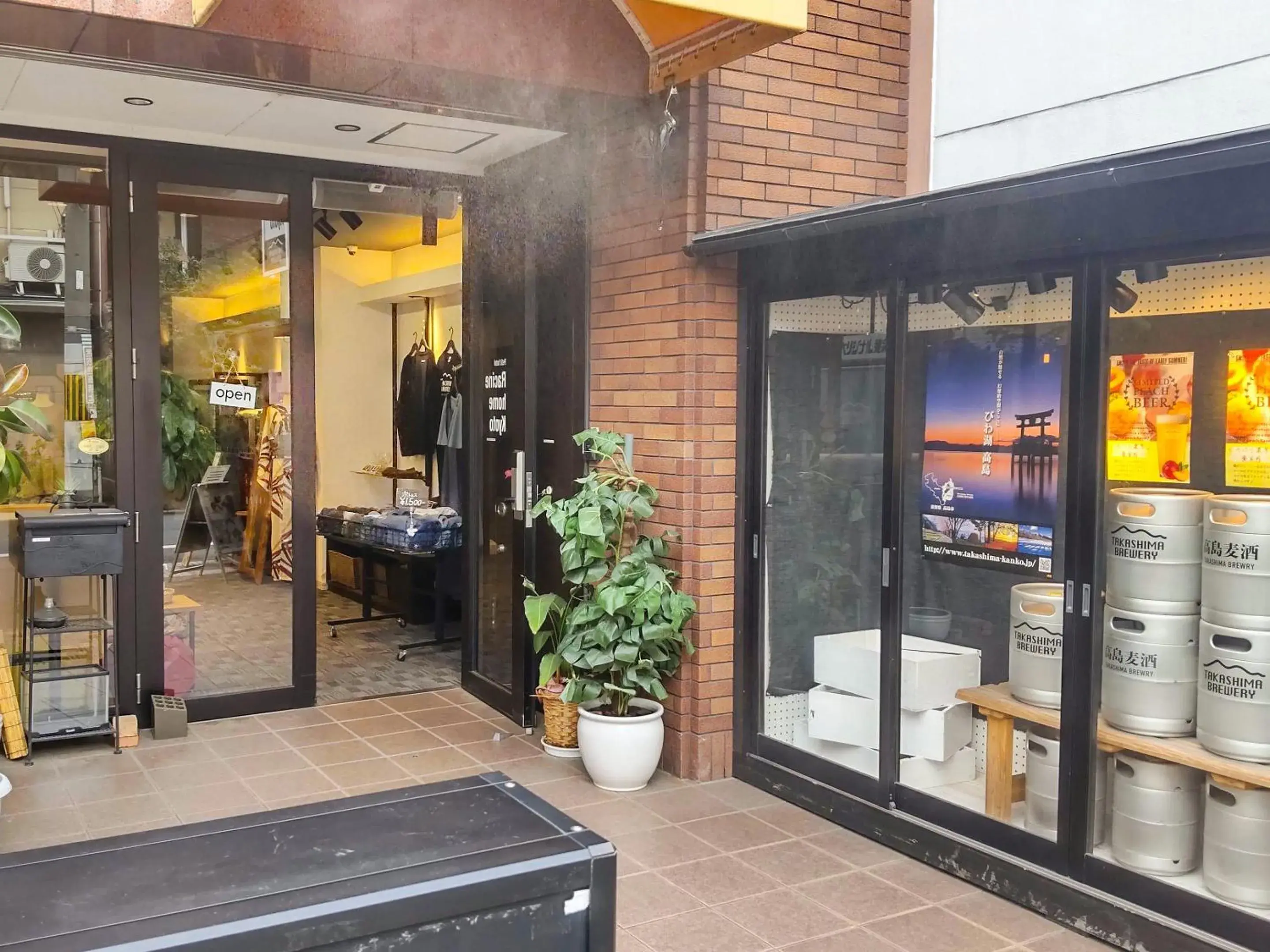 Property building in Racine Home Kyoto SELF CHECK-IN Property building in Racine Home Kyoto SELF CHECK-IN