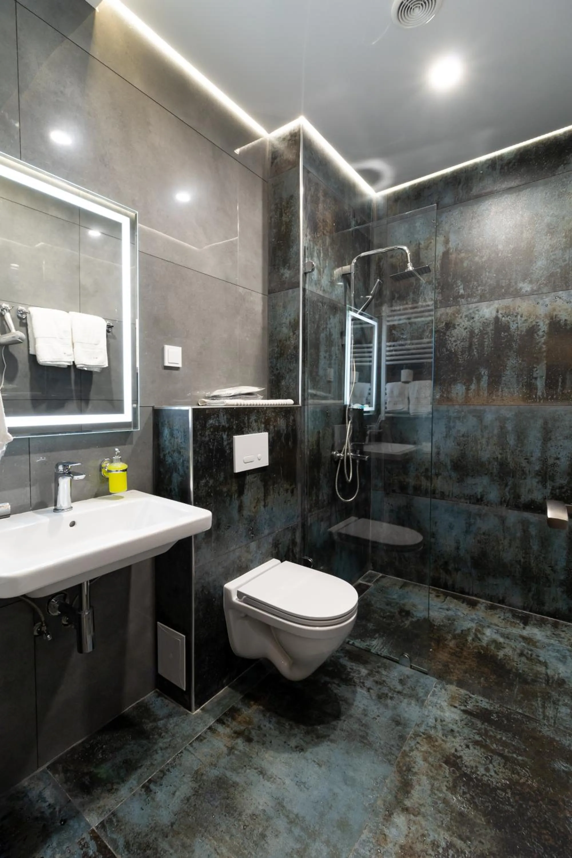 Shower in Aragats Hotel