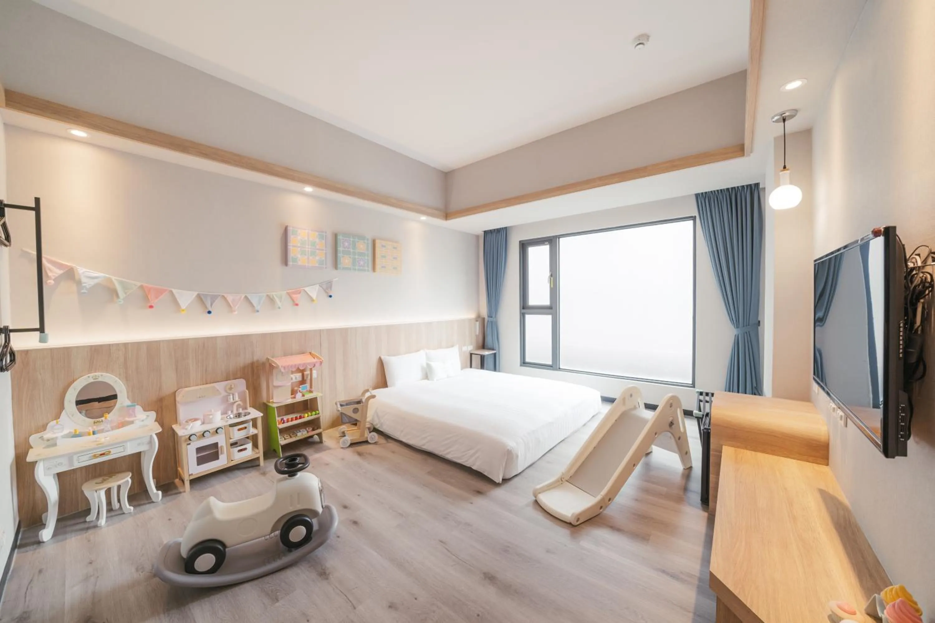 Children play ground, Bed in Hotel Liyaou