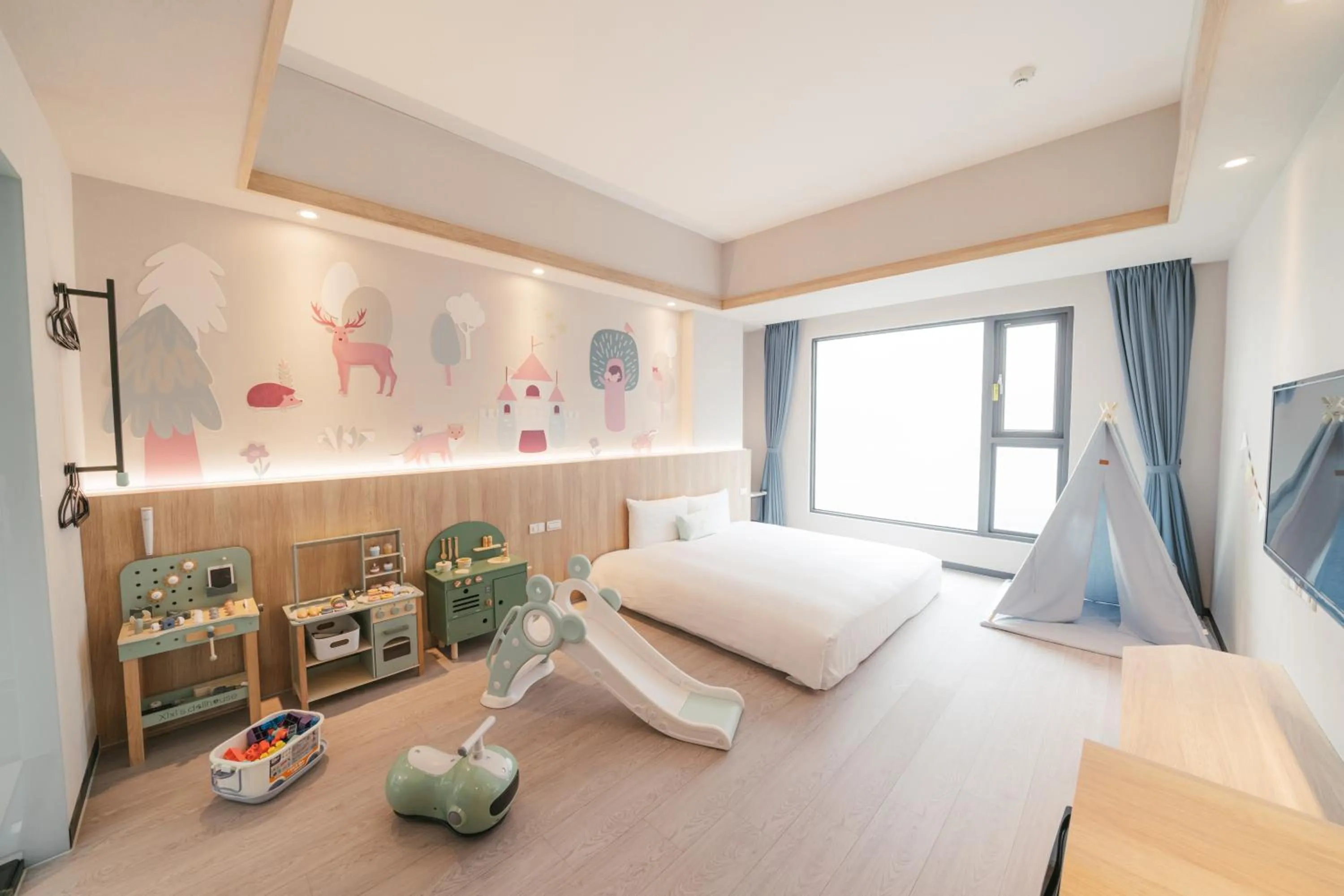 Children play ground, Bed in Hotel Liyaou