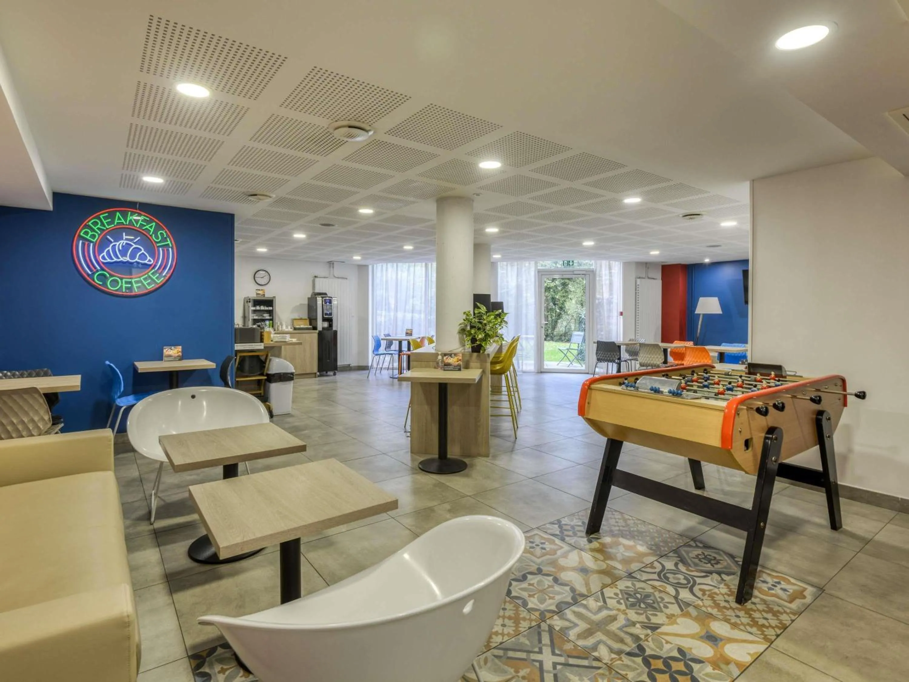 Breakfast in Aparthotel Adagio Access Saint Nazaire