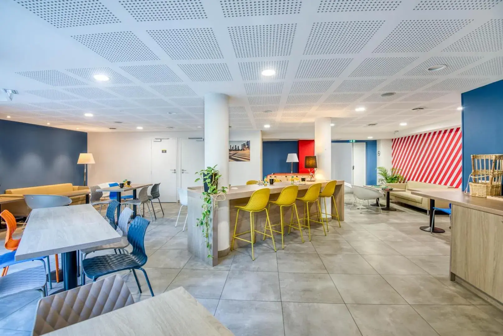 Lounge or bar in Aparthotel Adagio Access Saint Nazaire Lounge or bar in Aparthotel Adagio Access Saint Nazaire