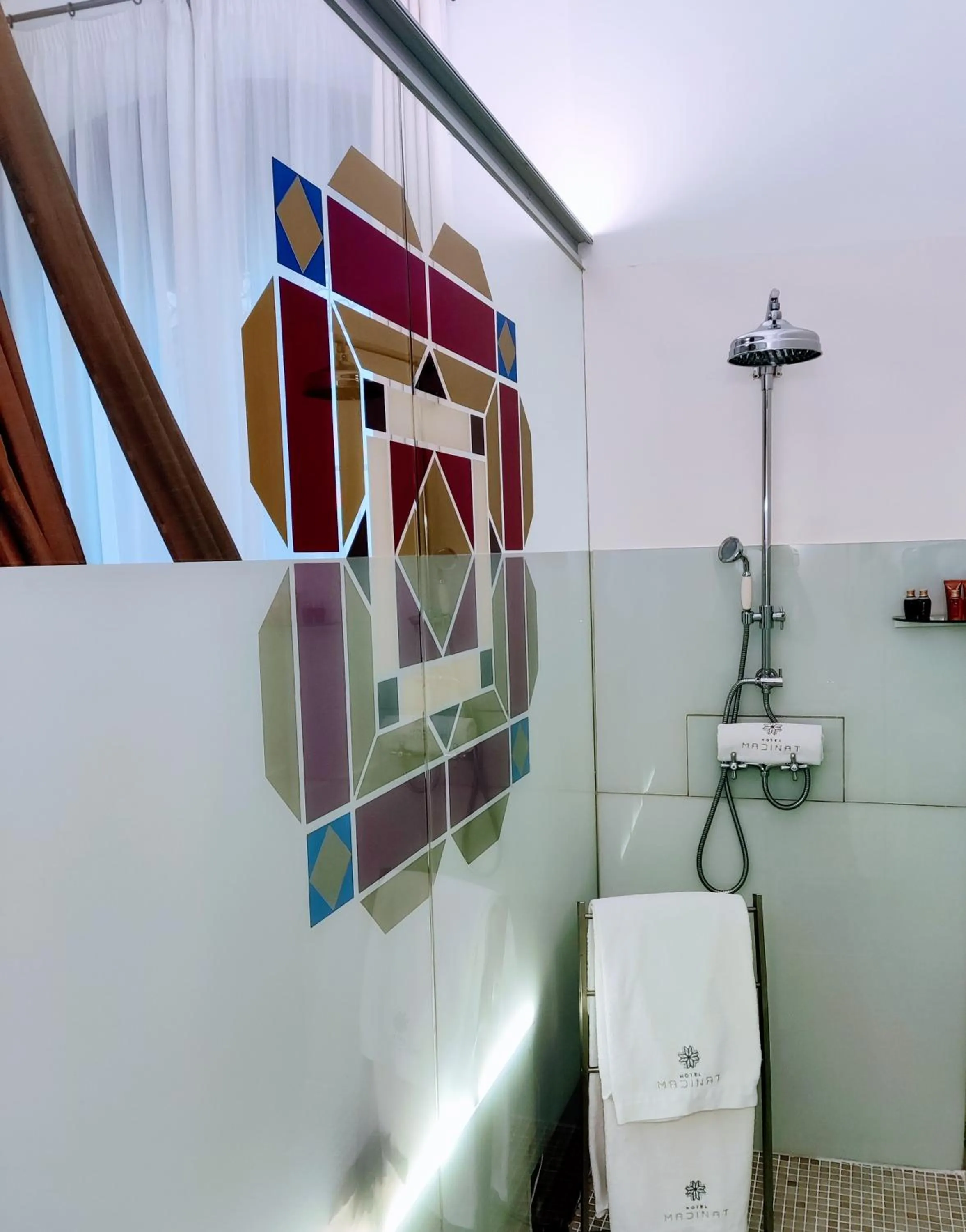 Shower in Hotel Madinat
