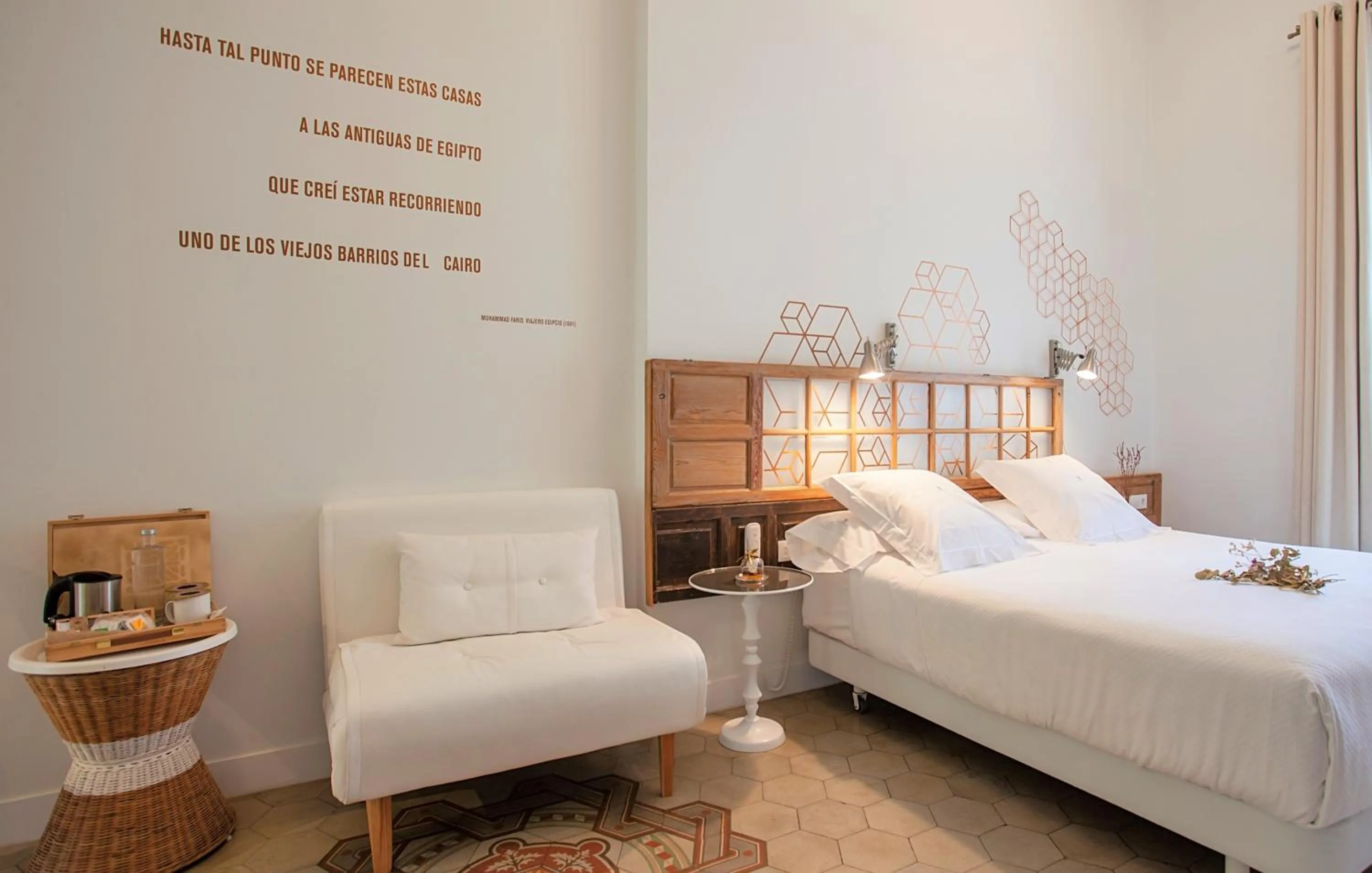 Seating area, Bed in Hotel Madinat