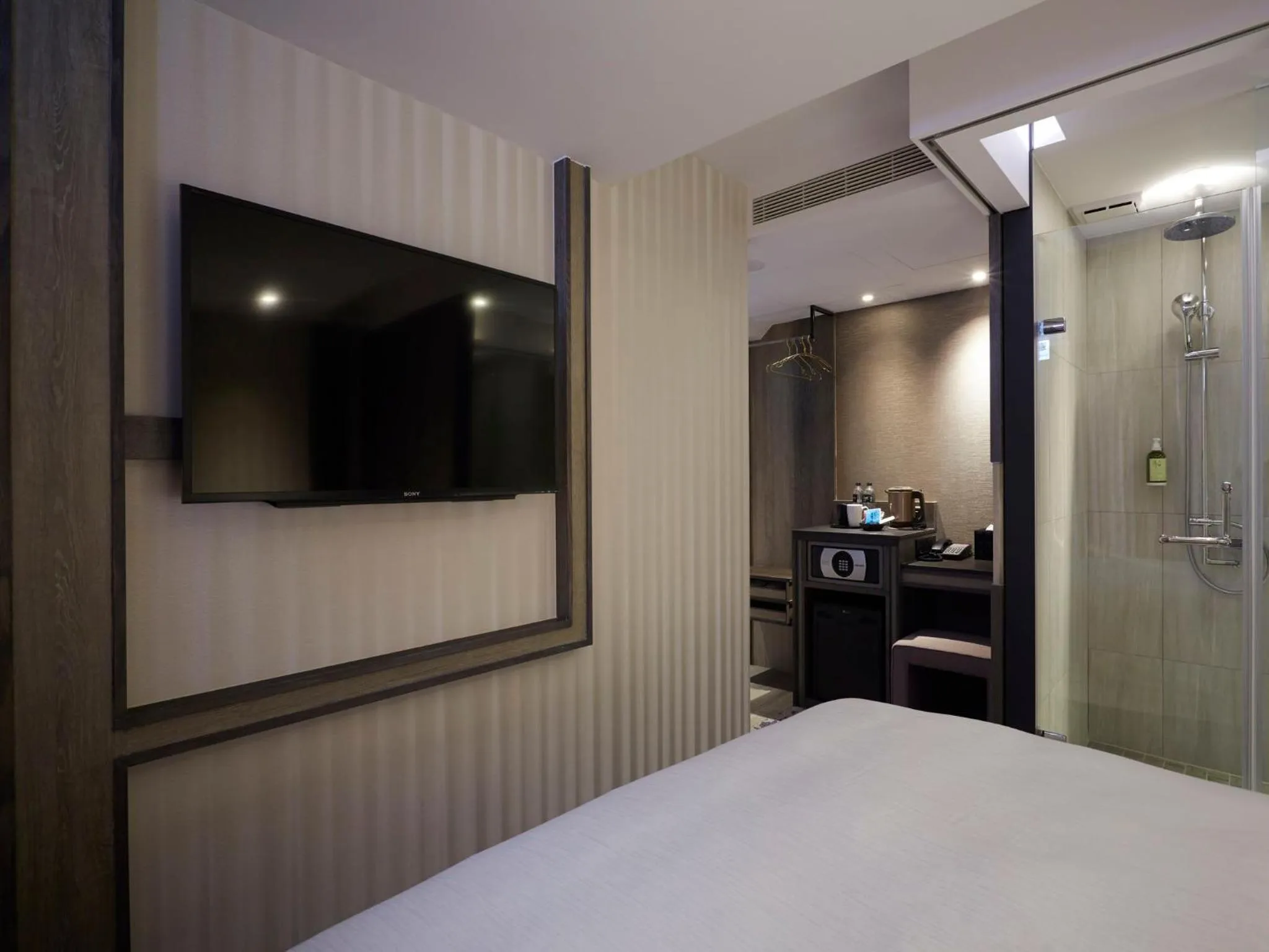 TV and multimedia, Bed in At Home Hotel Ximen