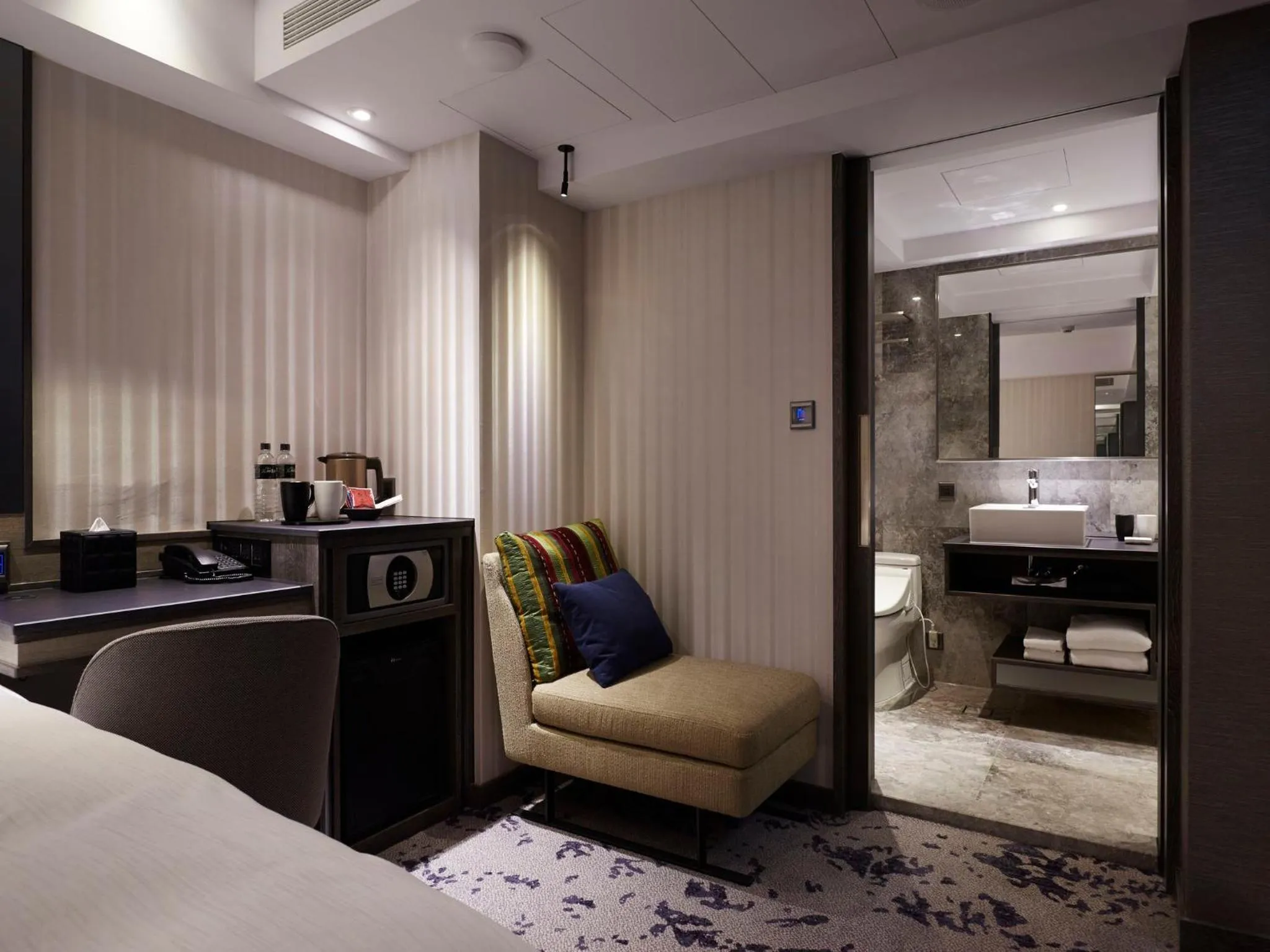 Seating area, Bed in At Home Hotel Ximen