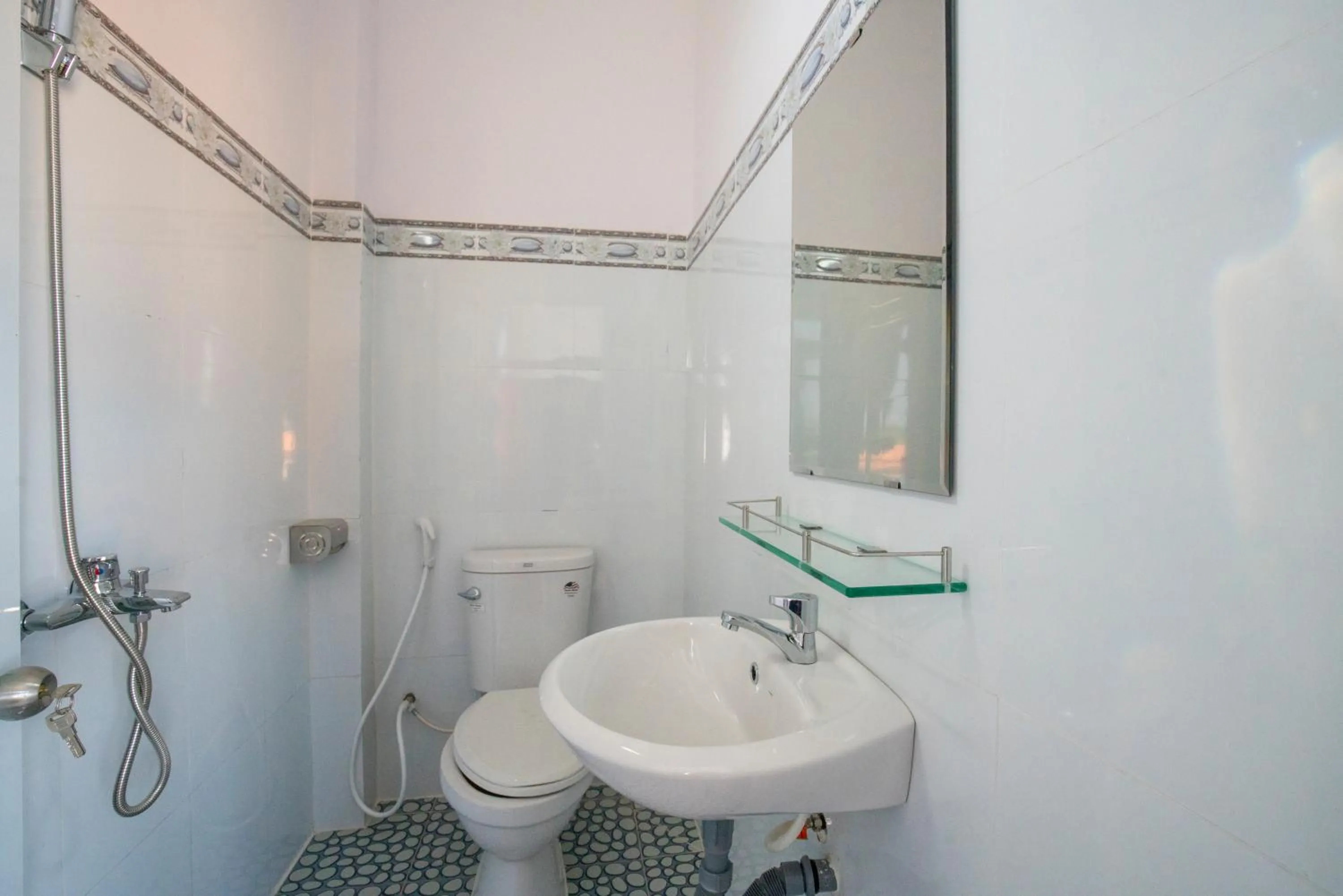 Bathroom in Xuan Anh Guesthouse, nhà nghỉ gia đình