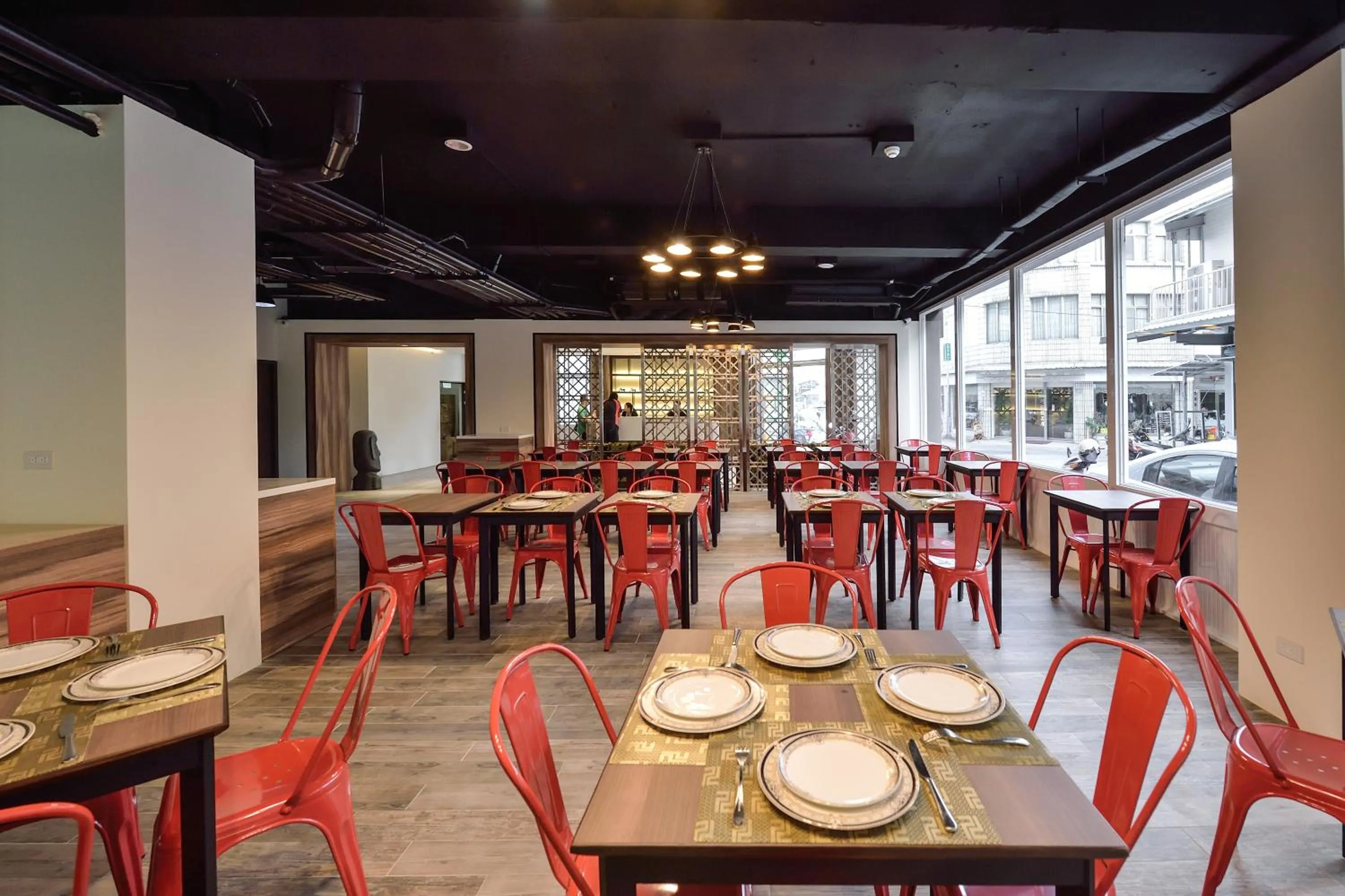 Restaurant/places to eat in Home Rest Hotel