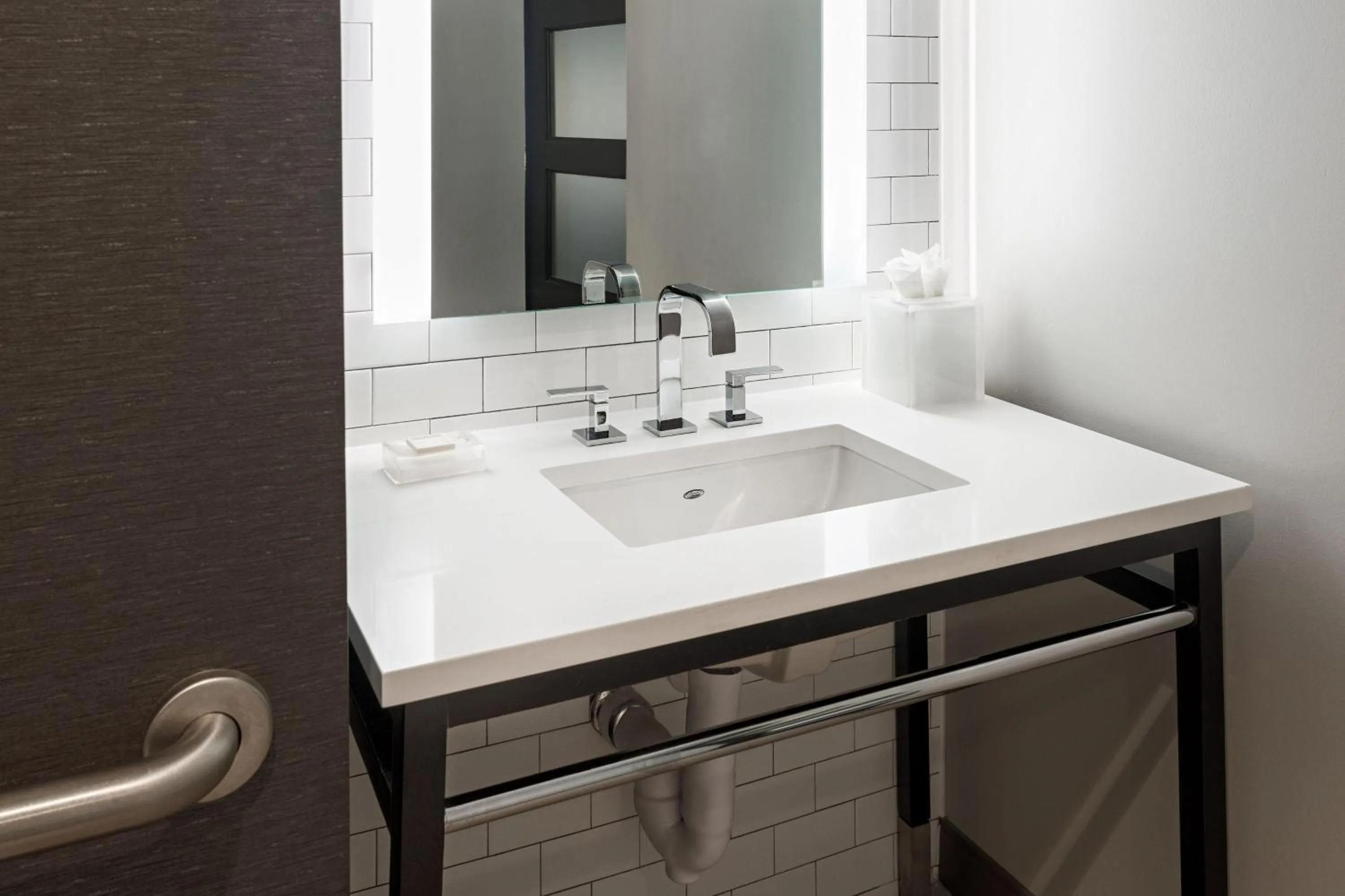 Bathroom in The Elmore Hotel, DFW Southlake, a Tribute Portfolio Hotel