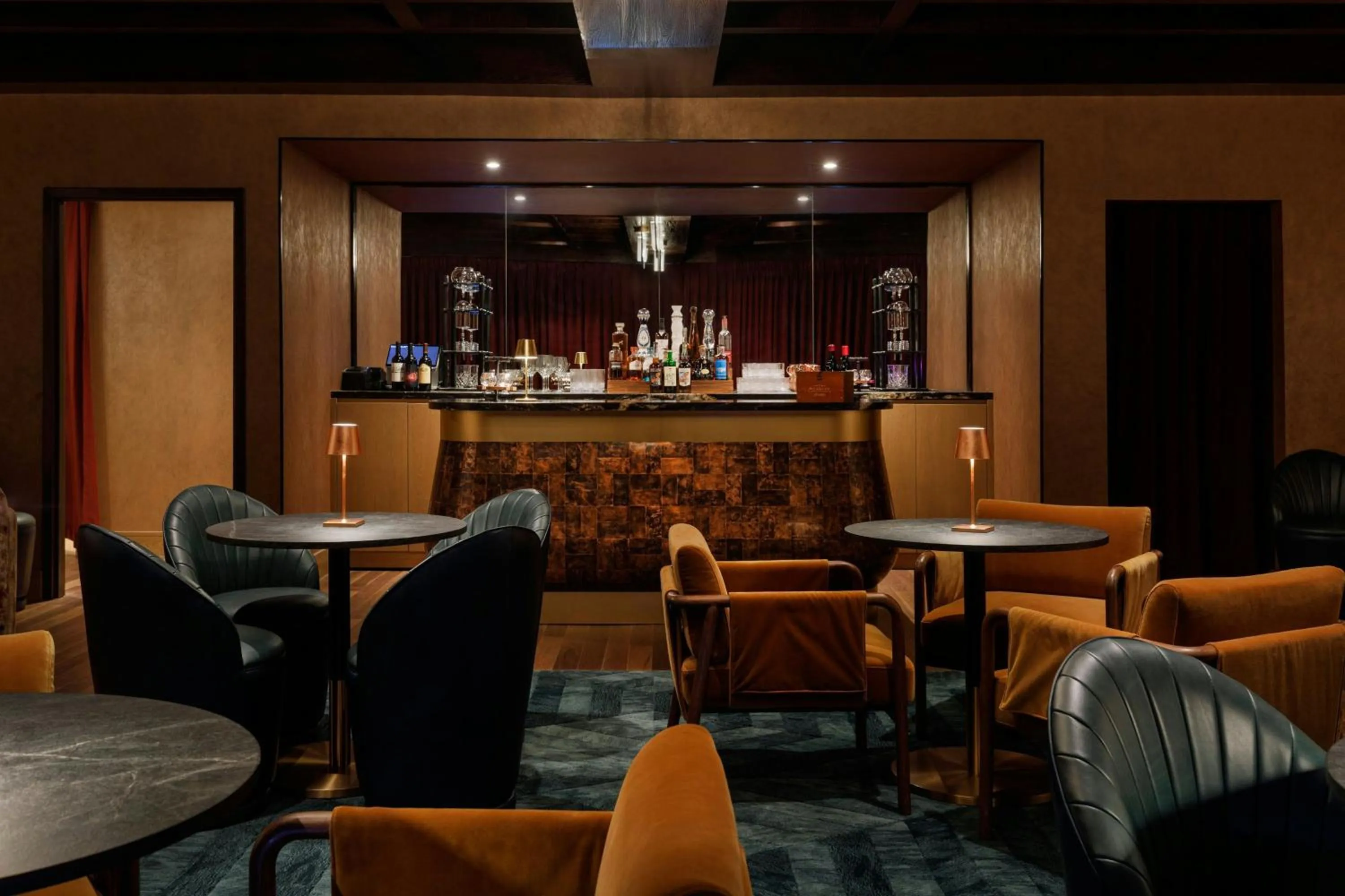 Lounge or bar in The Elmore Hotel, DFW Southlake, a Tribute Portfolio Hotel