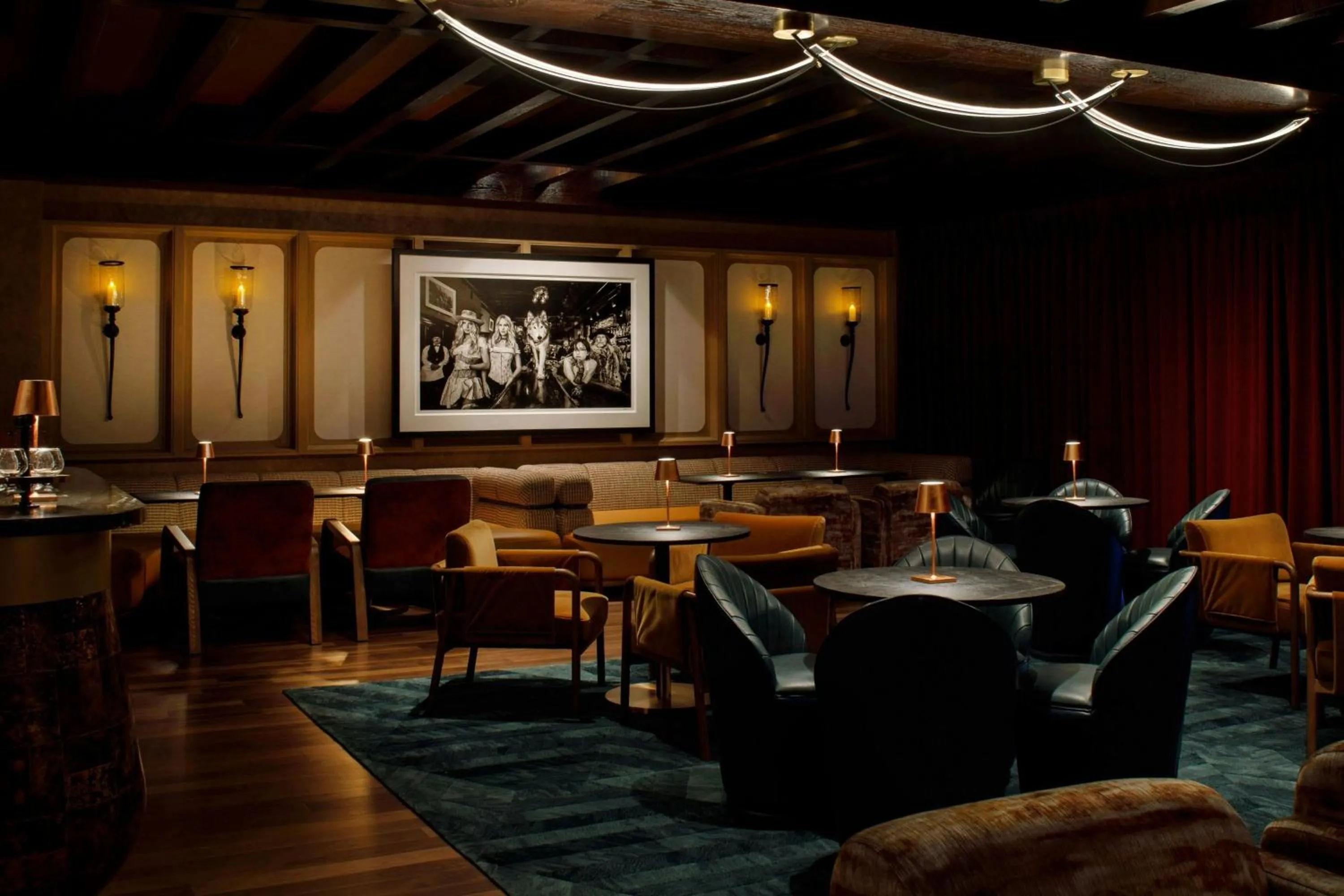 Lounge or bar in The Elmore Hotel, DFW Southlake, a Tribute Portfolio Hotel