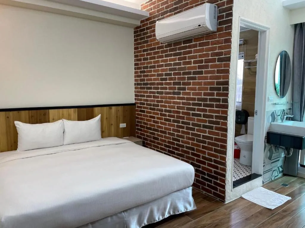 Photo of the whole room, Bed in Island on the Sea