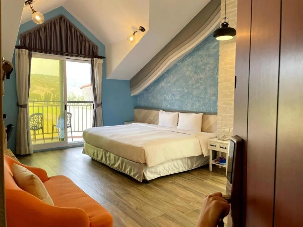 Photo of the whole room, Bed in Island on the Sea