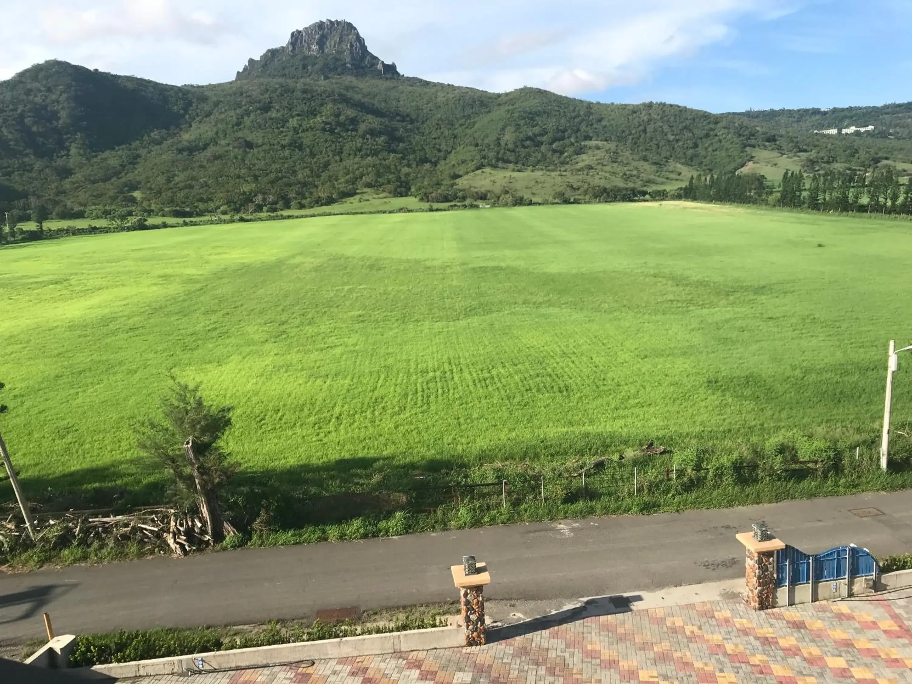 Island on the Sea 海的小嶼 Island on the Sea 海的小嶼