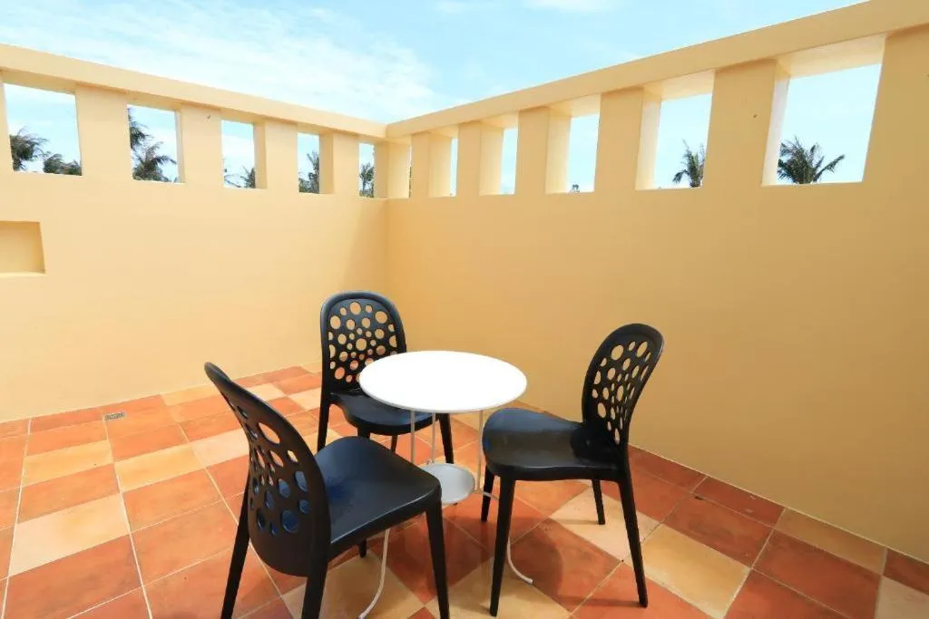 Photo of the whole room in Island on the Sea