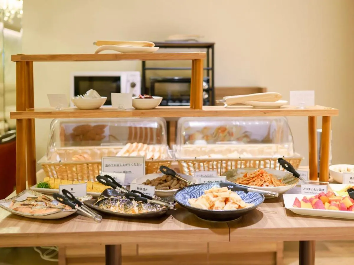 Restaurant/places to eat in Hotel Sakura Suite Osaka Juso