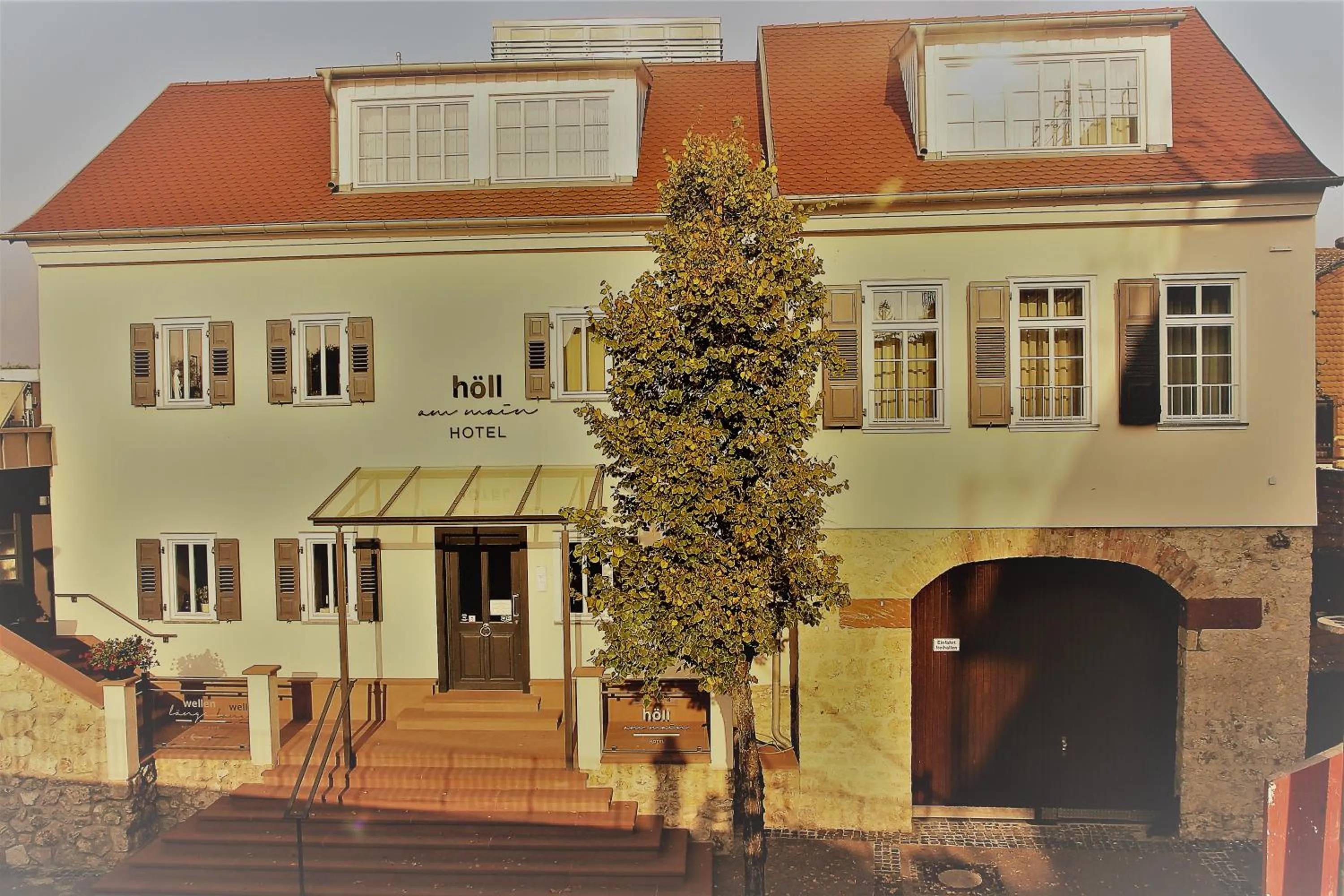 Facade/entrance in Höll am Main