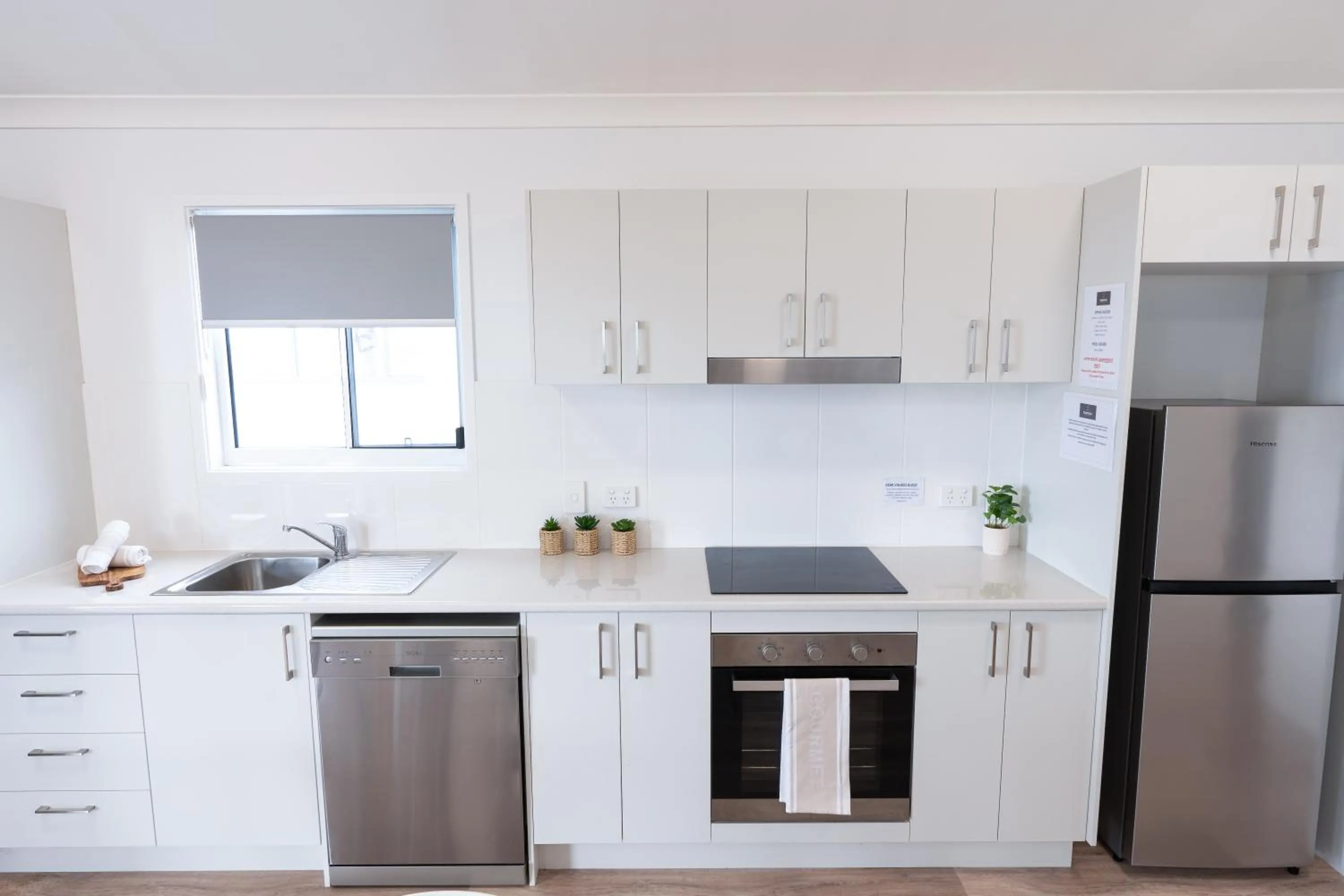 Kitchen or kitchenette in Tasman Holiday Parks - Rollingstone