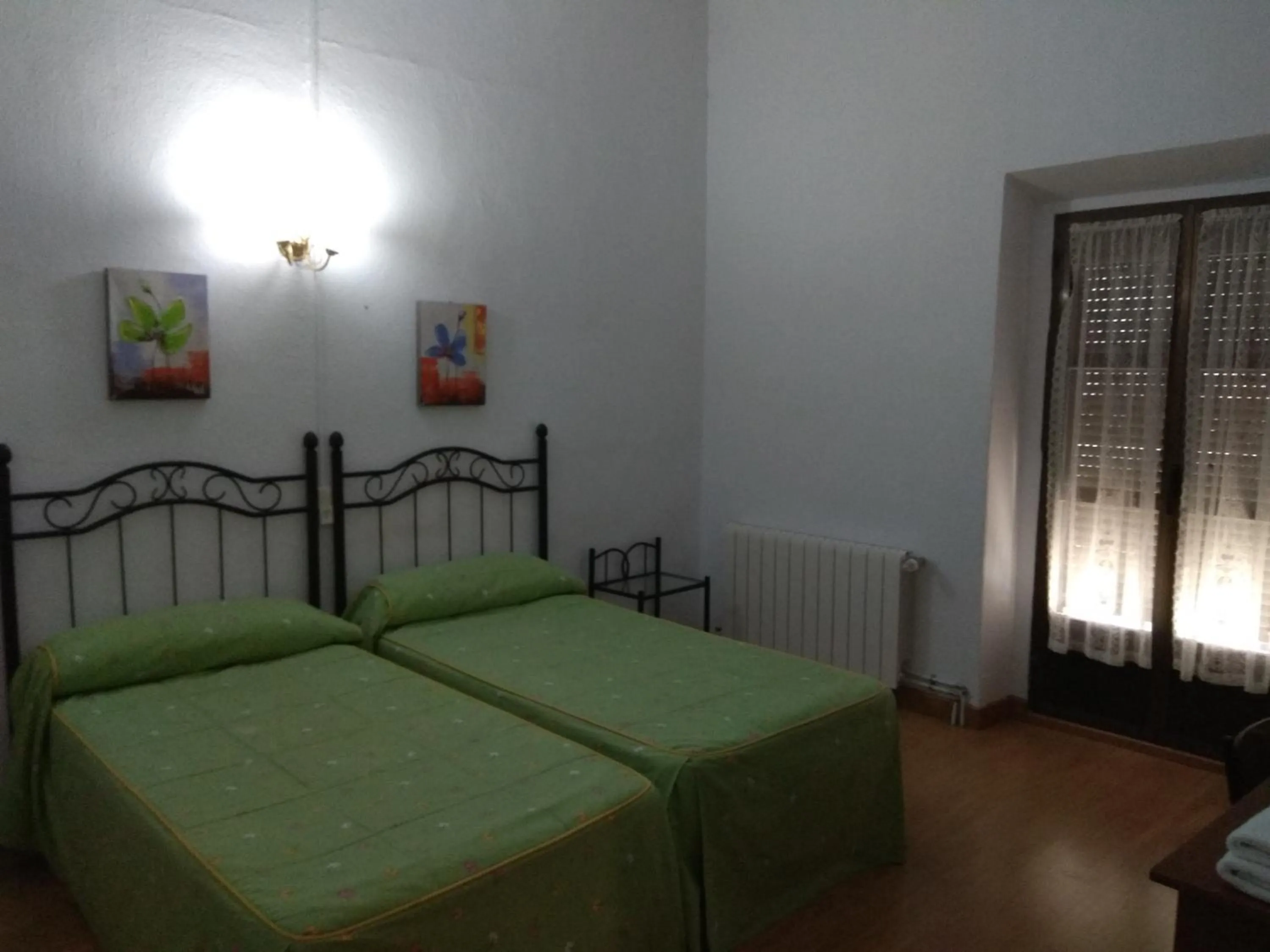 Photo of the whole room, Bed in Pension Carretero