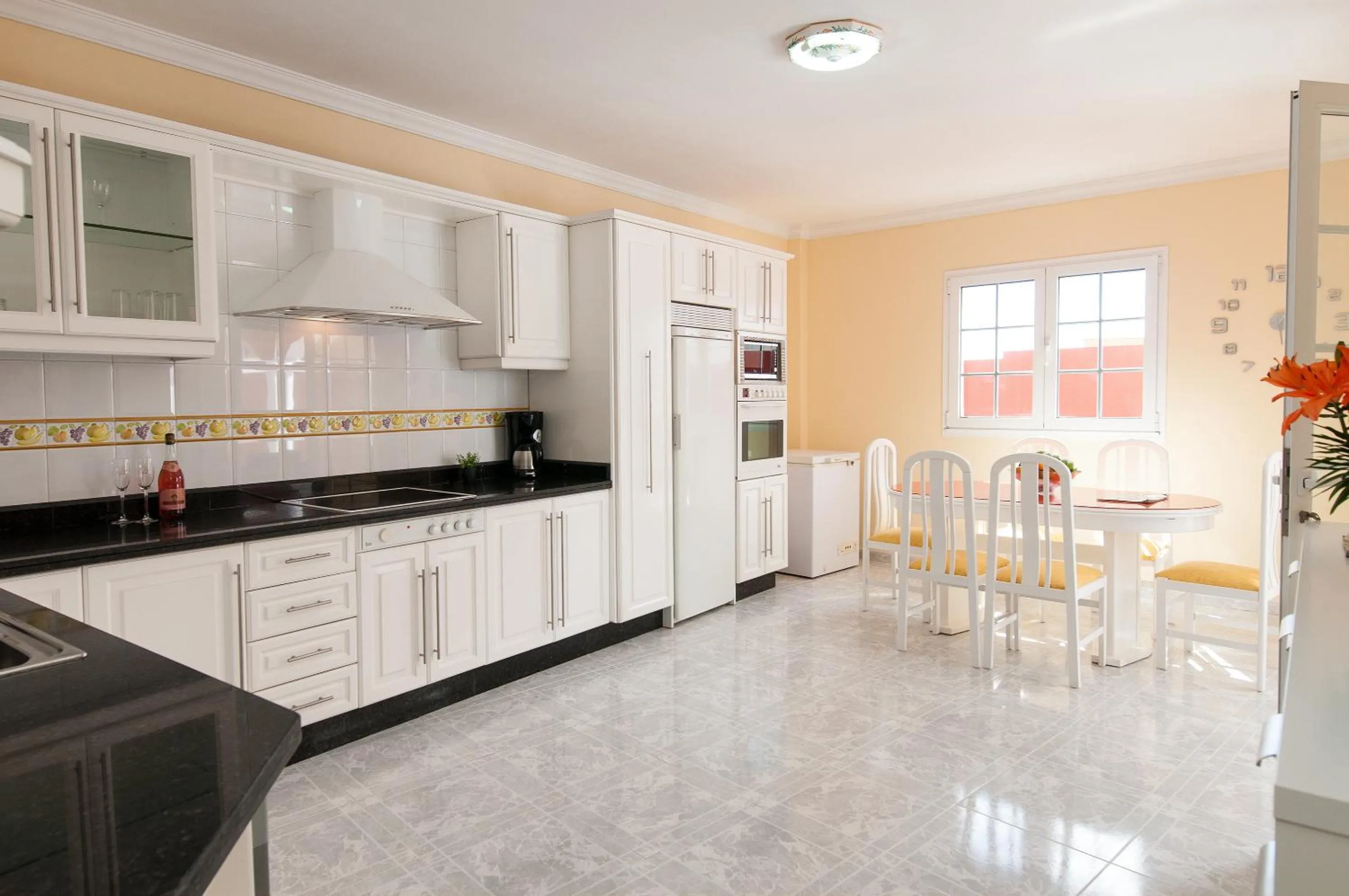 Kitchen or kitchenette in Sol y Mar El Salobre