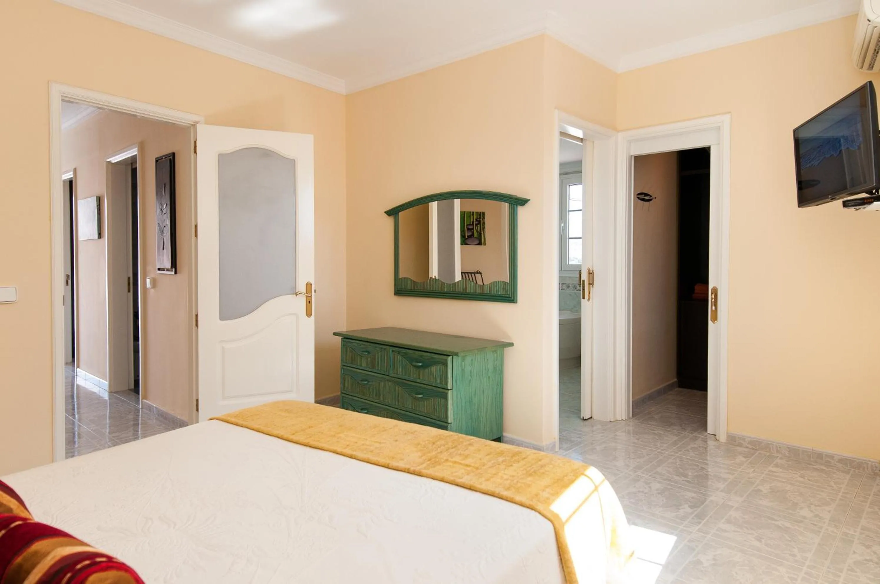 Bedroom, Bed in Sol y Mar El Salobre
