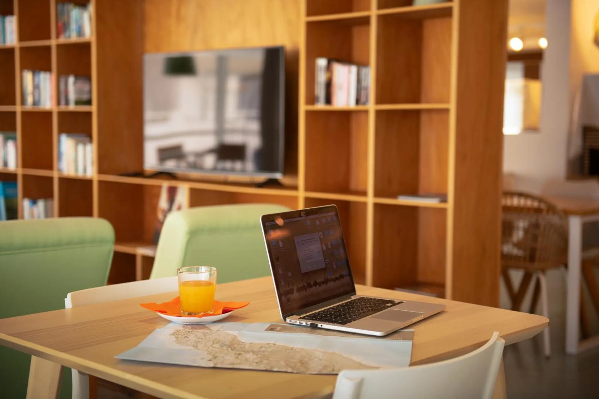 Restaurant/places to eat in Route Active Hotel