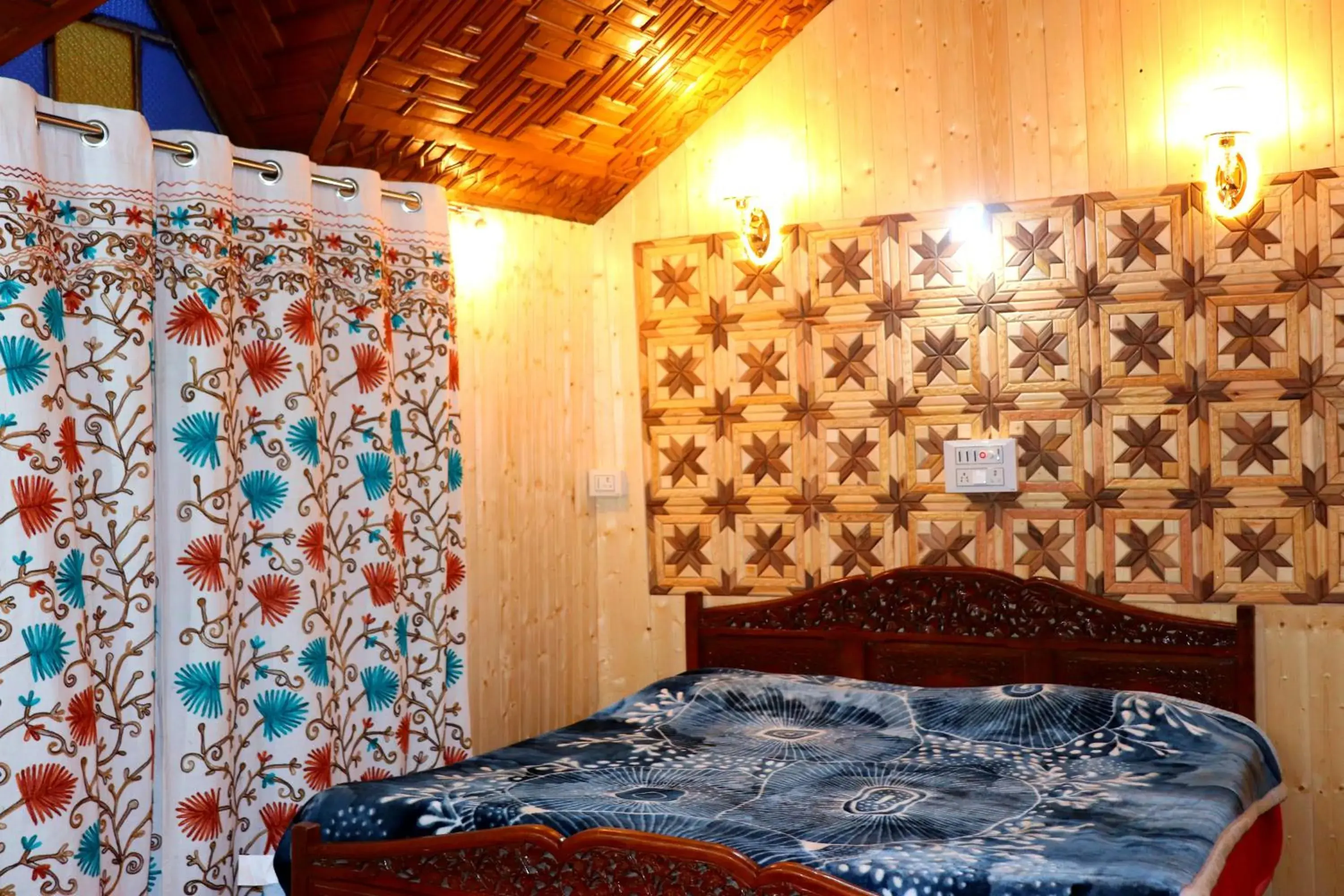 Deluxe Double Room in House Boat New Pala Palace Deluxe Double Room in House Boat New Pala Palace