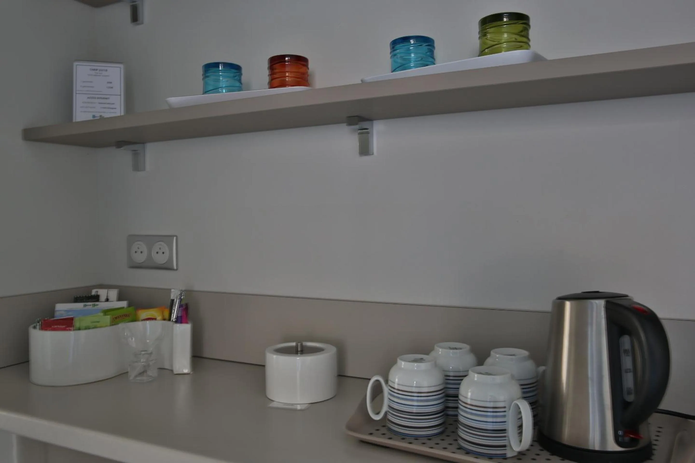 Coffee/tea facilities in Maison Cube