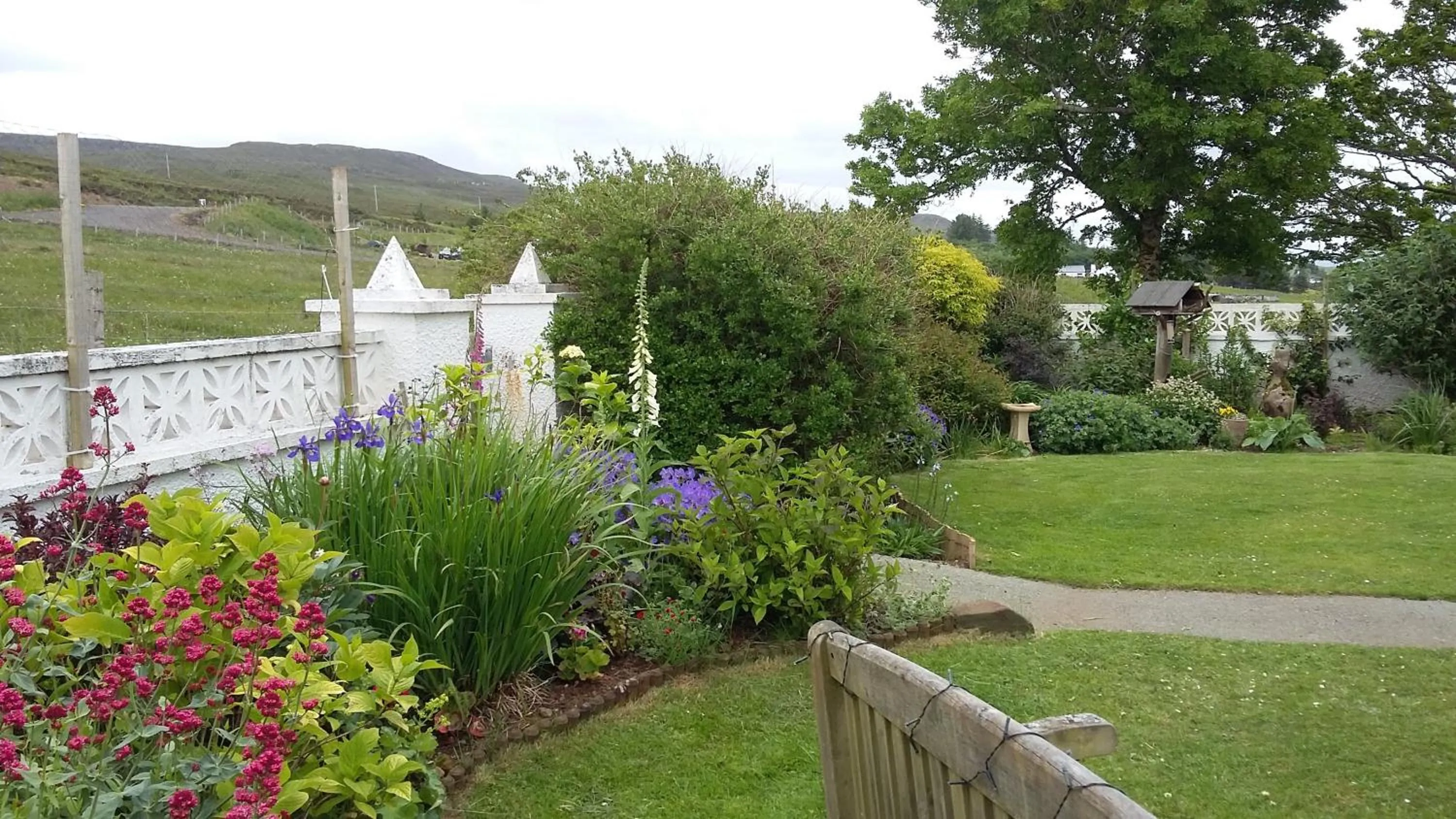 Garden in Abhaig Boutique B&B - Small & luxurious in a great location!