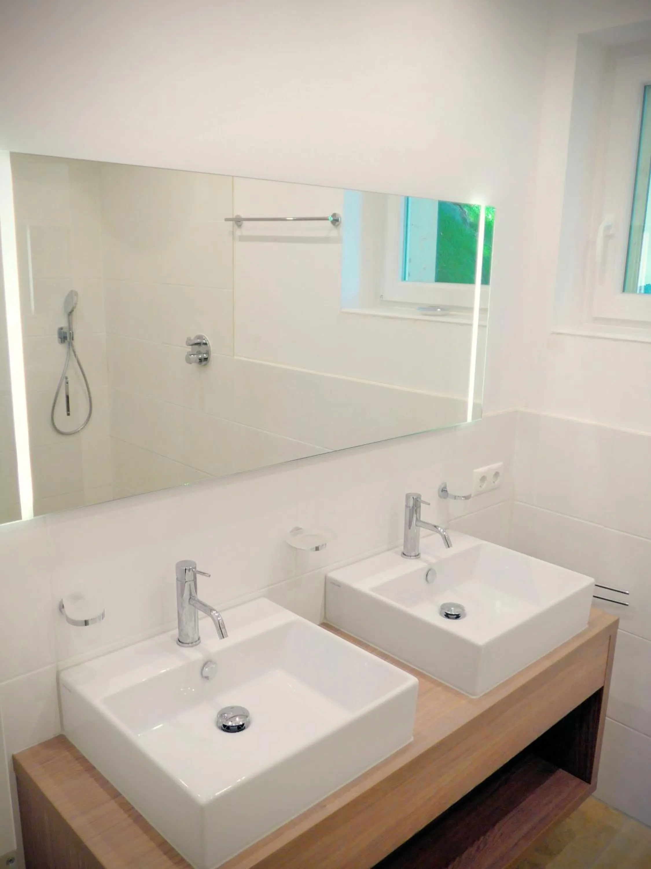 Shower in Modernes Chalet mit Terrasse und Parkplatz in den Alpen
