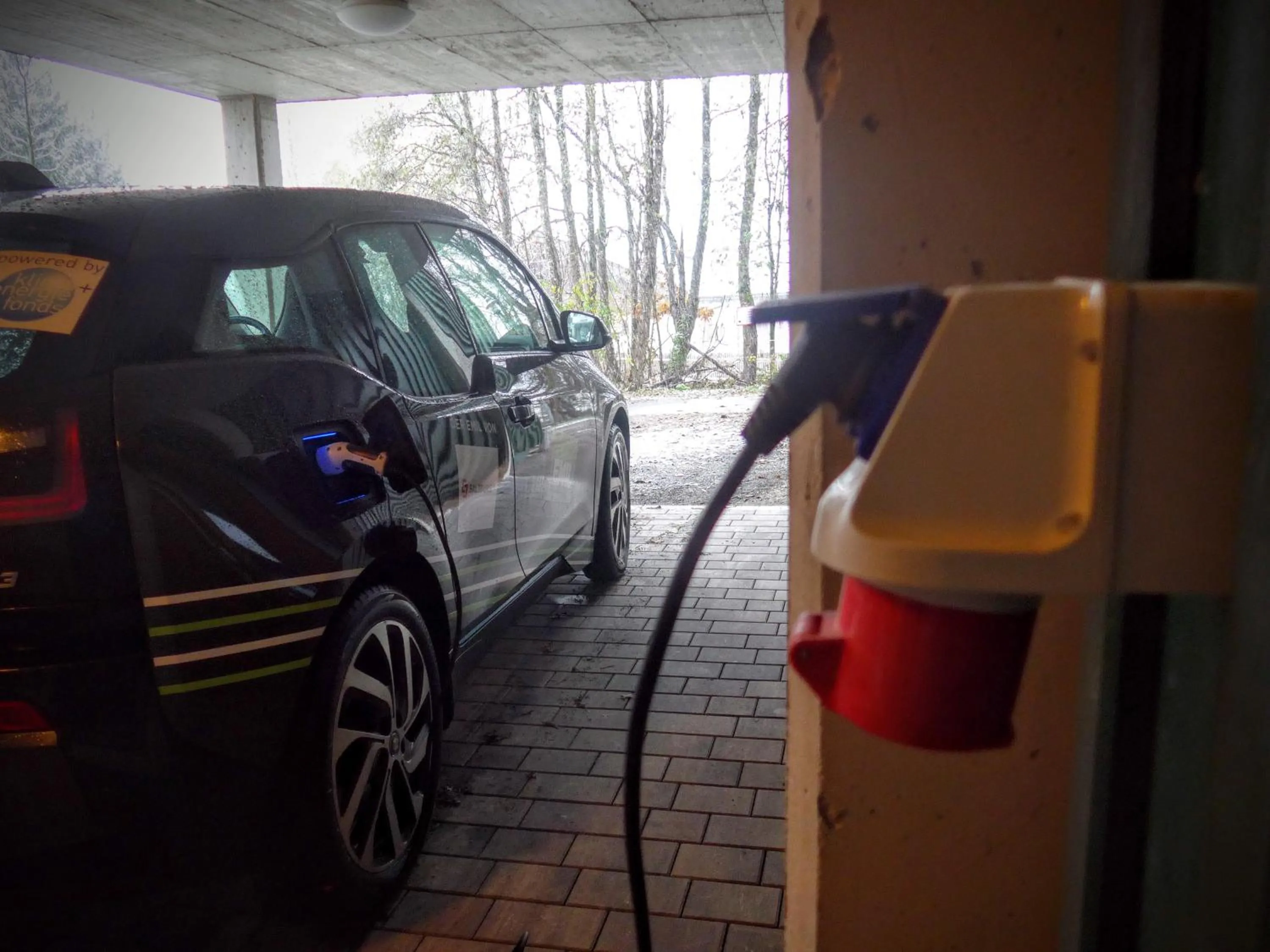 Parking in Modernes Chalet mit Terrasse und Parkplatz in den Alpen