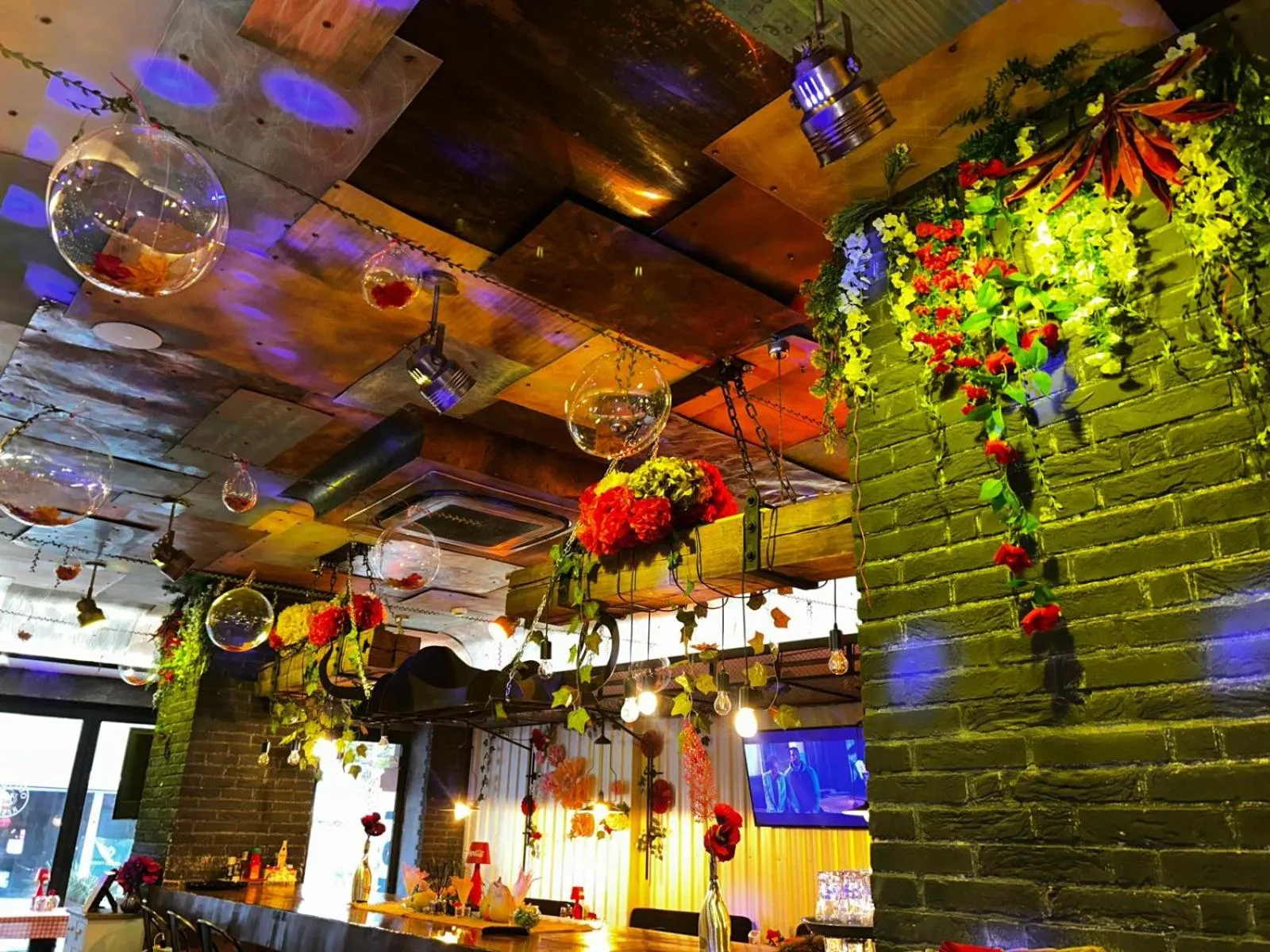 Restaurant/places to eat in Old Town Boutique Hotel