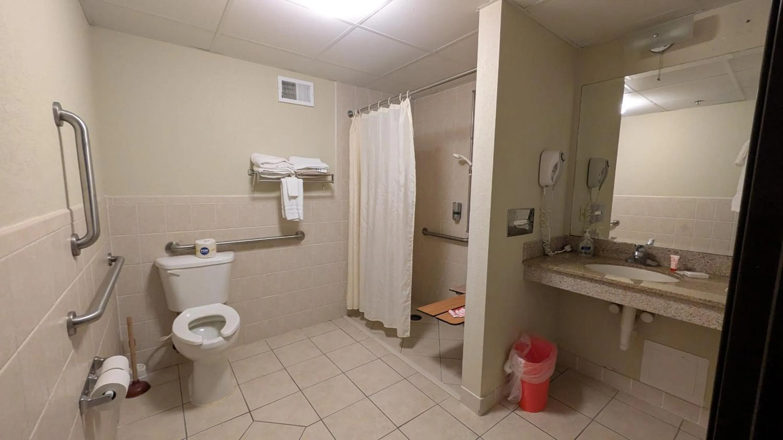 Madelia Hotel & Suites