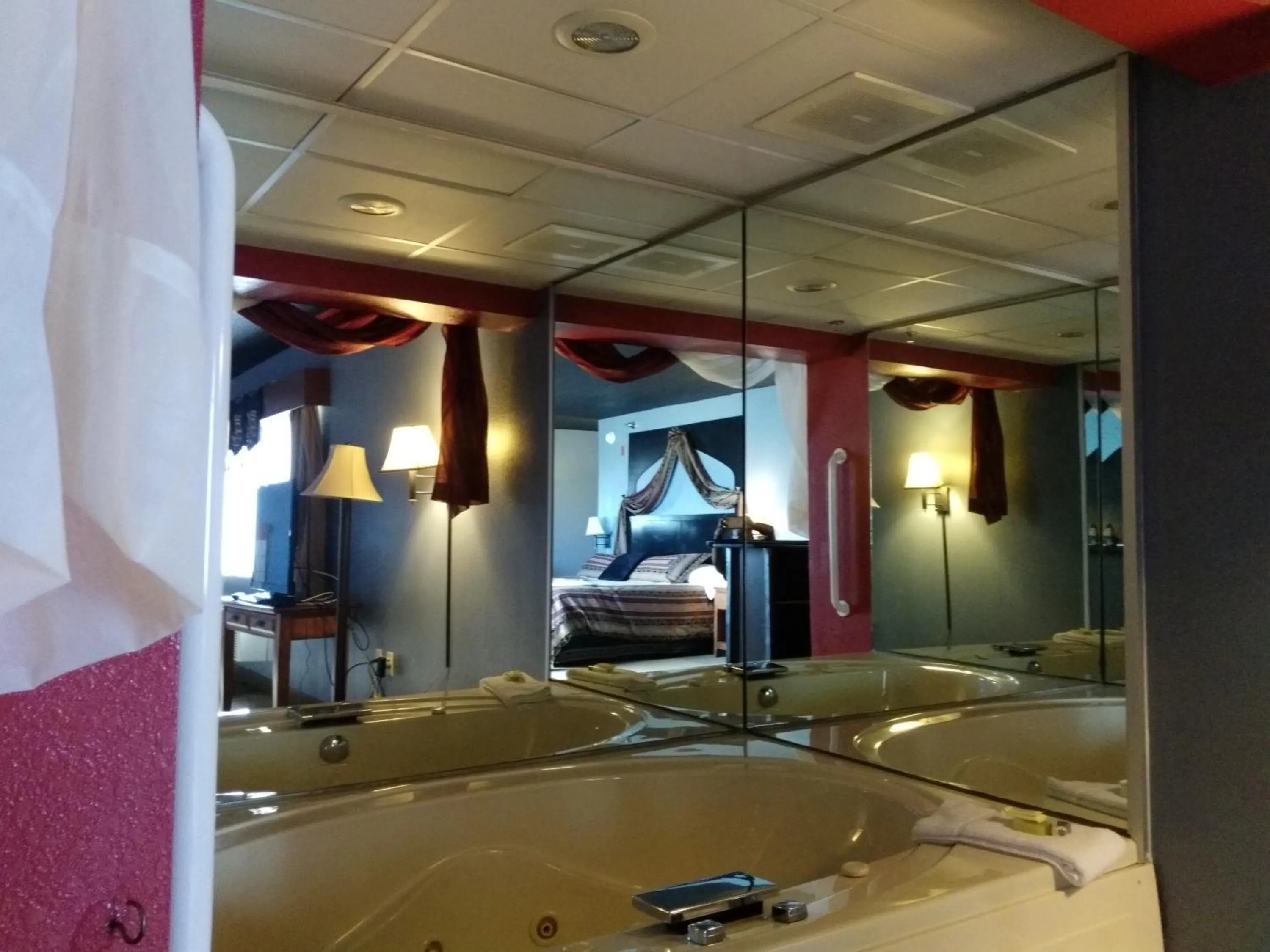 Madelia Hotel & Suites