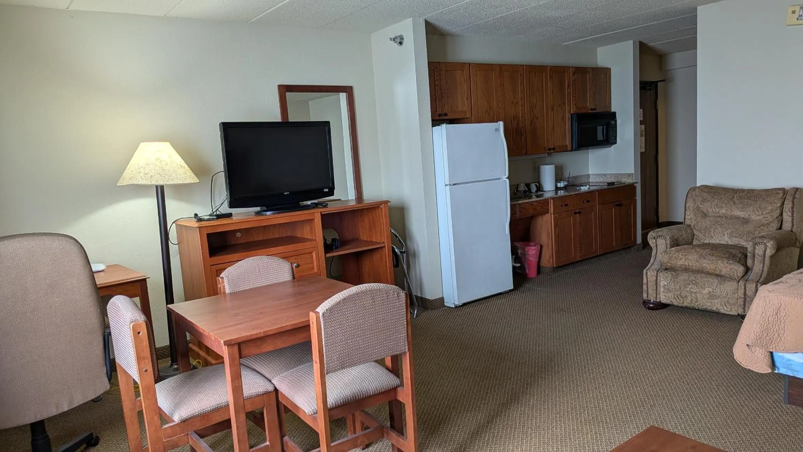 Kitchen or kitchenette in Madelia Hotel & Suites