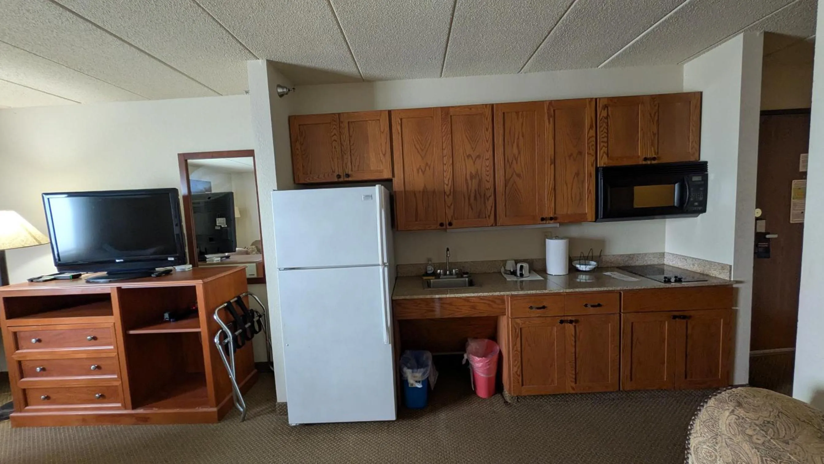 Kitchen or kitchenette in Madelia Hotel & Suites