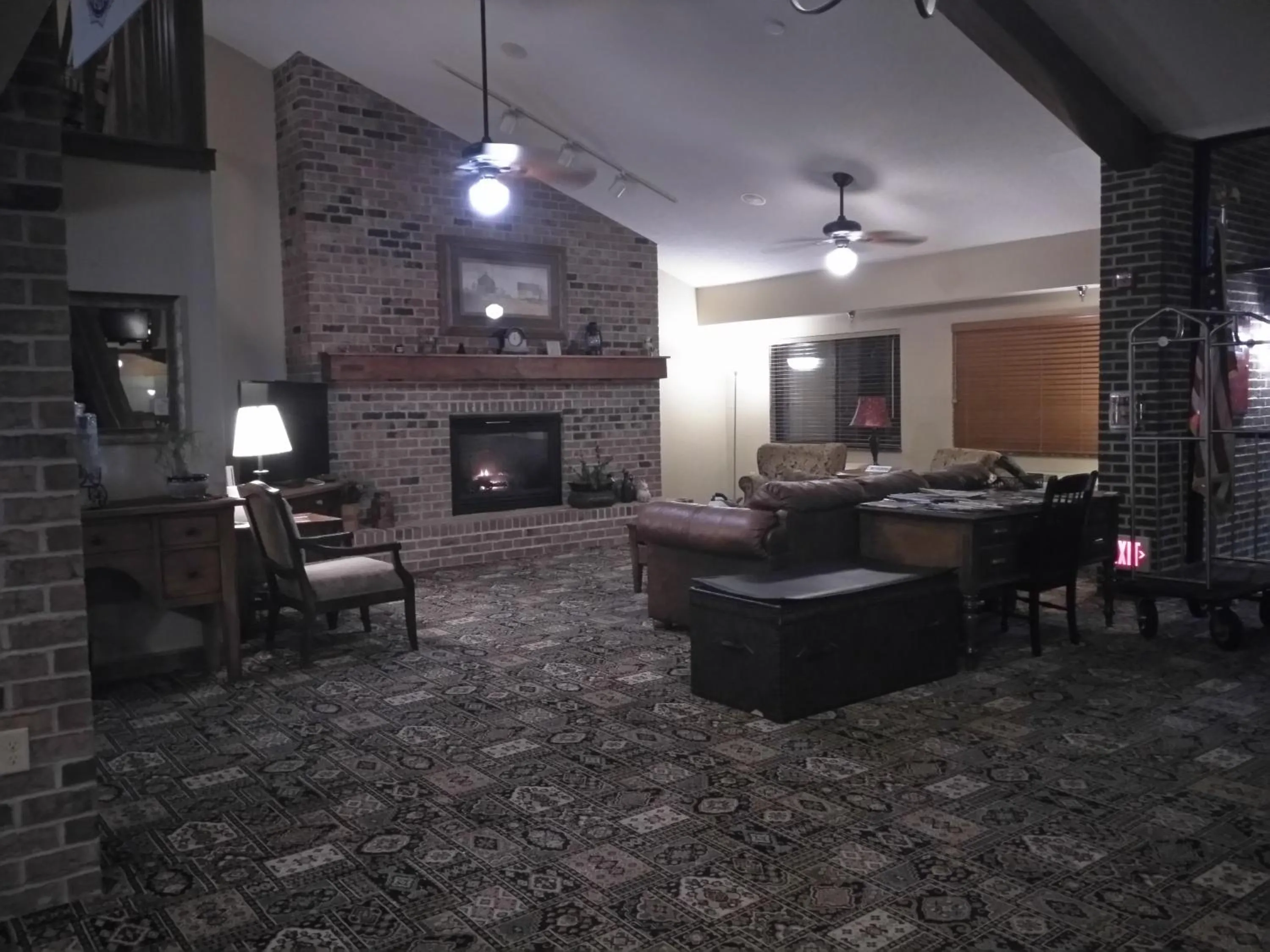 Communal lounge/ TV room in Madelia Hotel & Suites