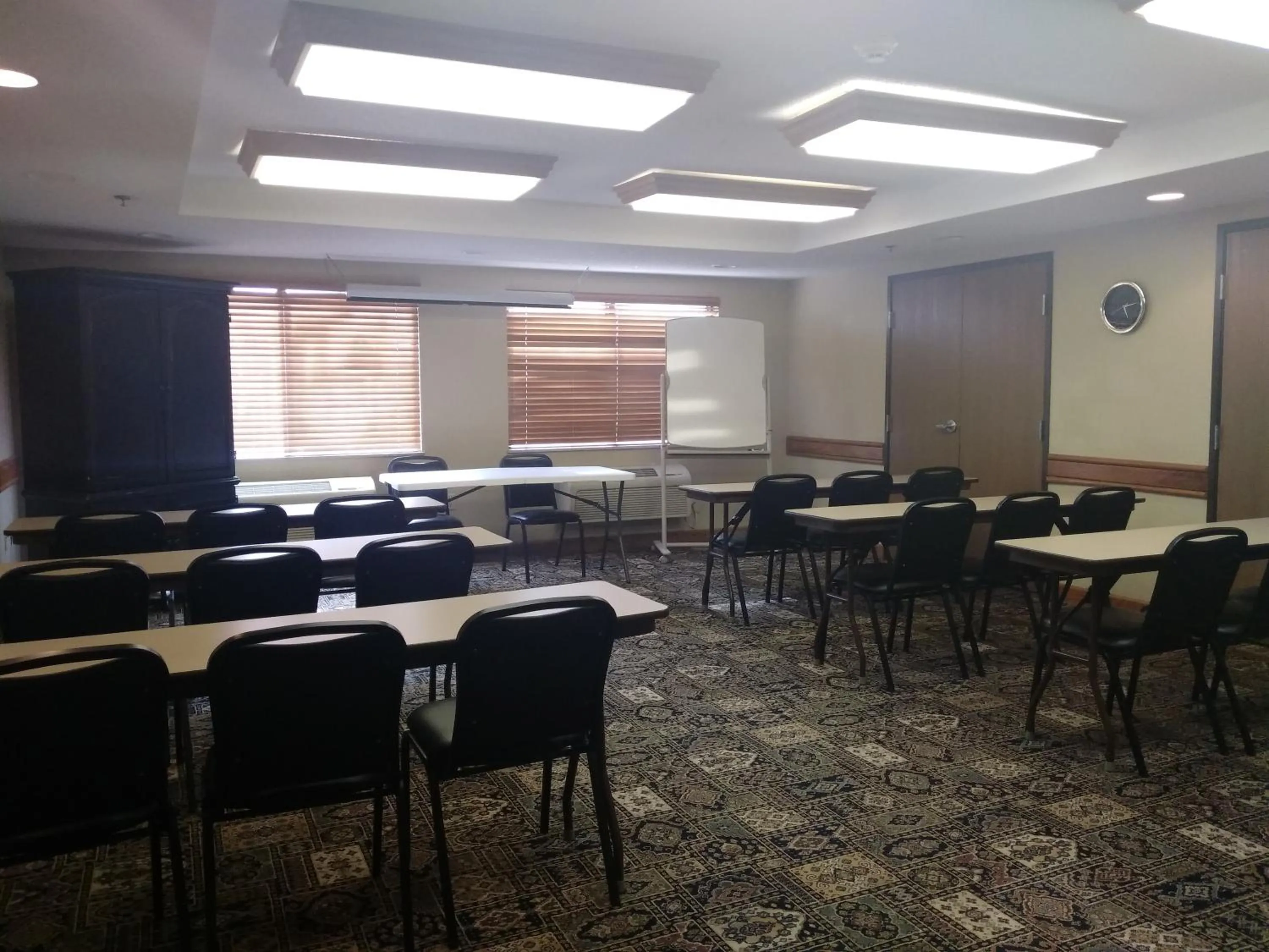 Meeting/conference room in Madelia Hotel & Suites