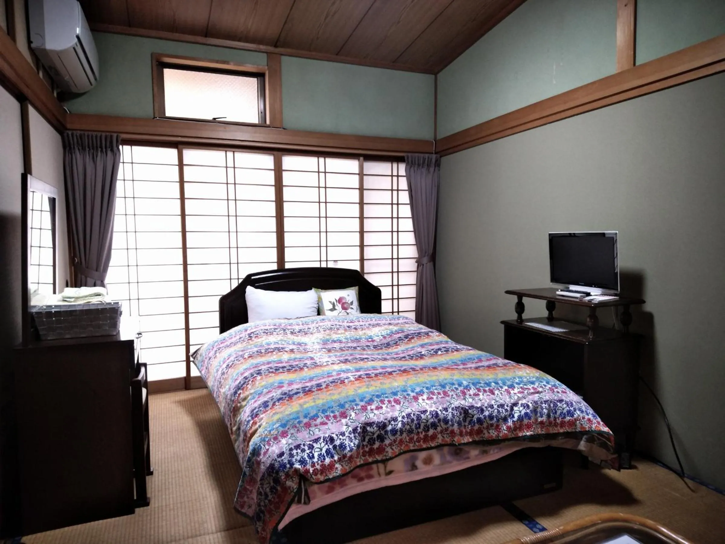 Photo of the whole room, Bed in Hitoyoshi Morinohall Ladies in - Female Only