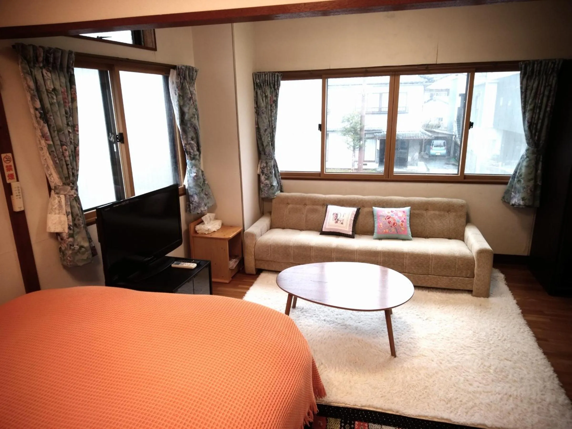 Photo of the whole room, Bed in Hitoyoshi Morinohall Ladies in - Female Only