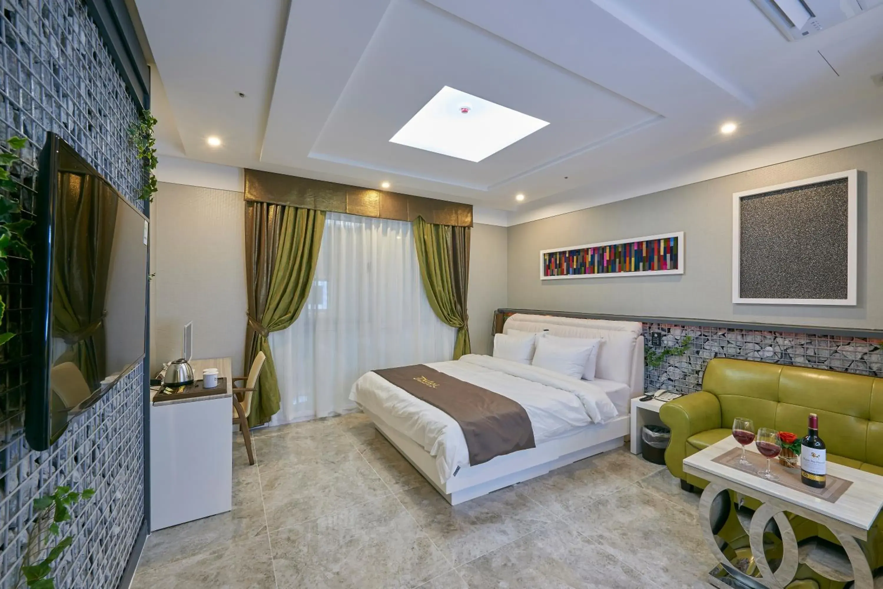 Bed in Dubai Hotel Bed in Dubai Hotel