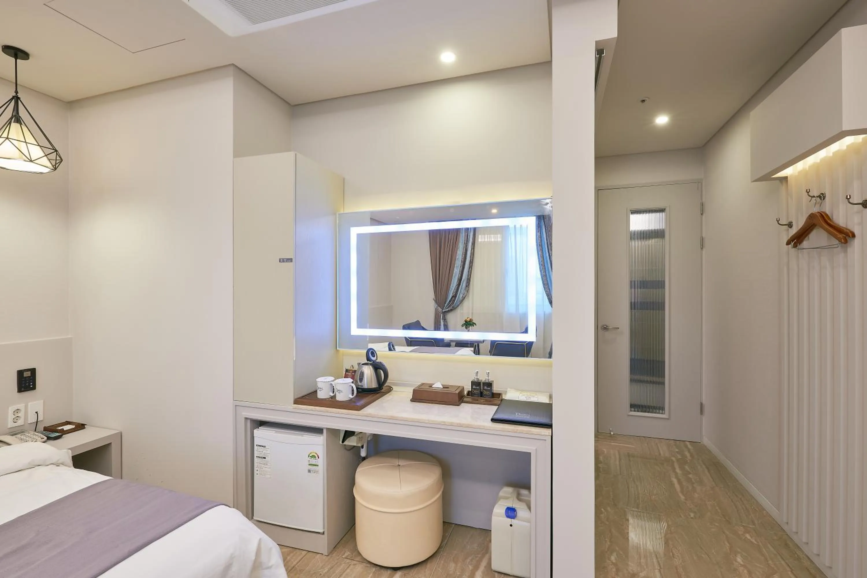 Photo of the whole room, Bed in Dubai Hotel