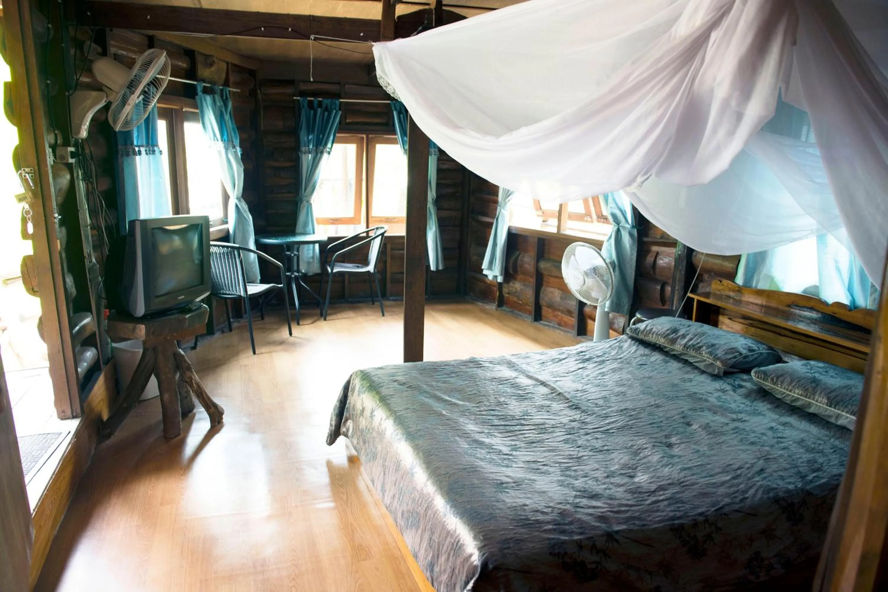 Superior Queen Room in Sunflower Boathouse