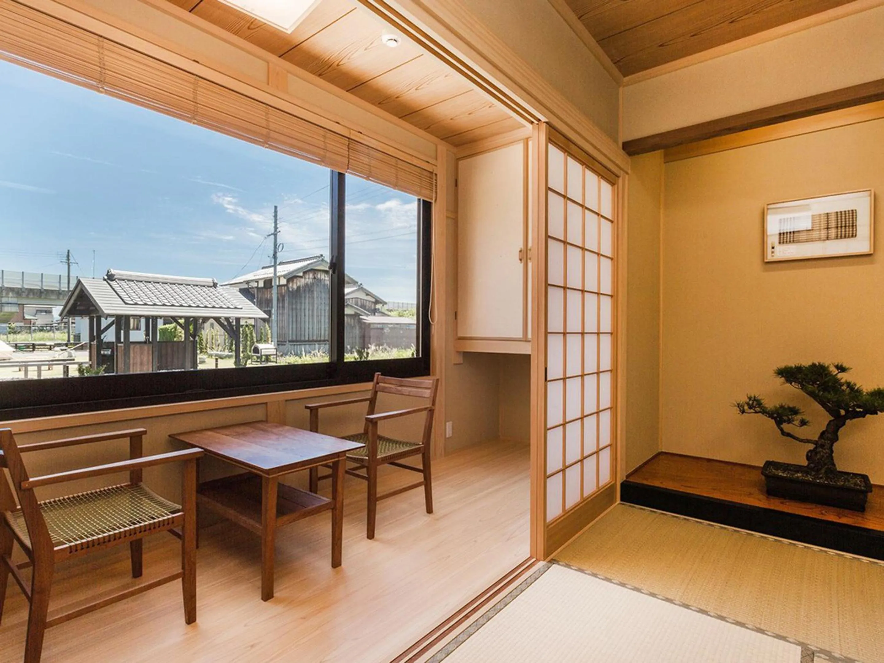 Photo of the whole room in Racine Home Harie