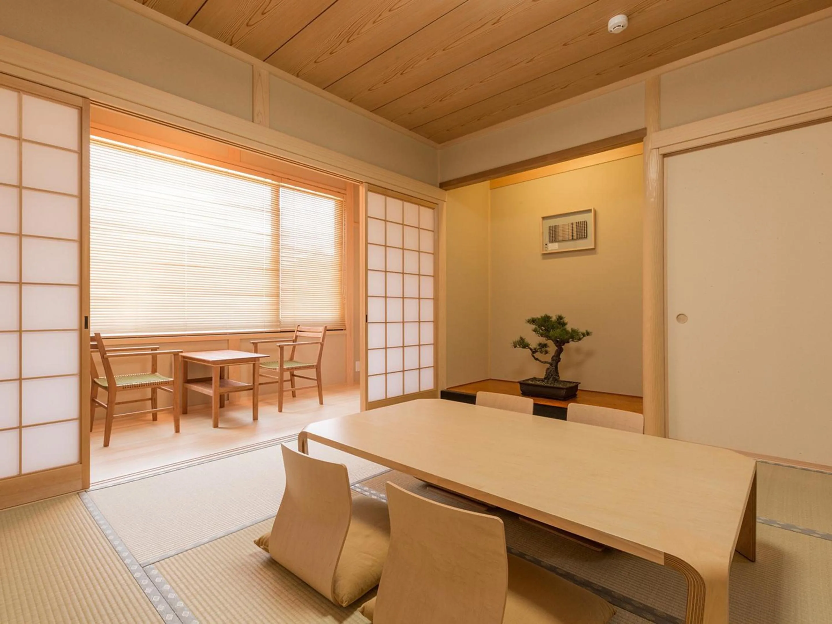 Photo of the whole room in Racine Home Harie