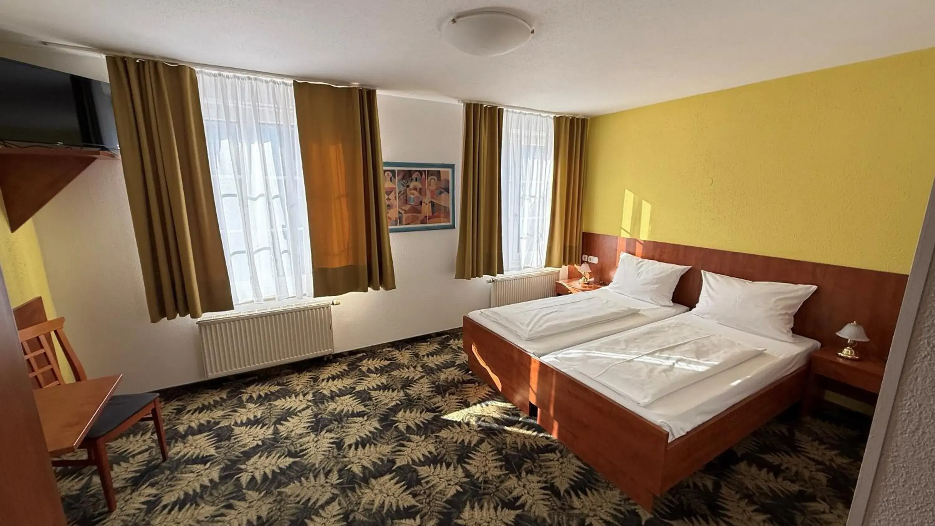 Photo of the whole room, Bed in Hotel Der Tannenbaum Photo of the whole room, Bed in Hotel Der Tannenbaum