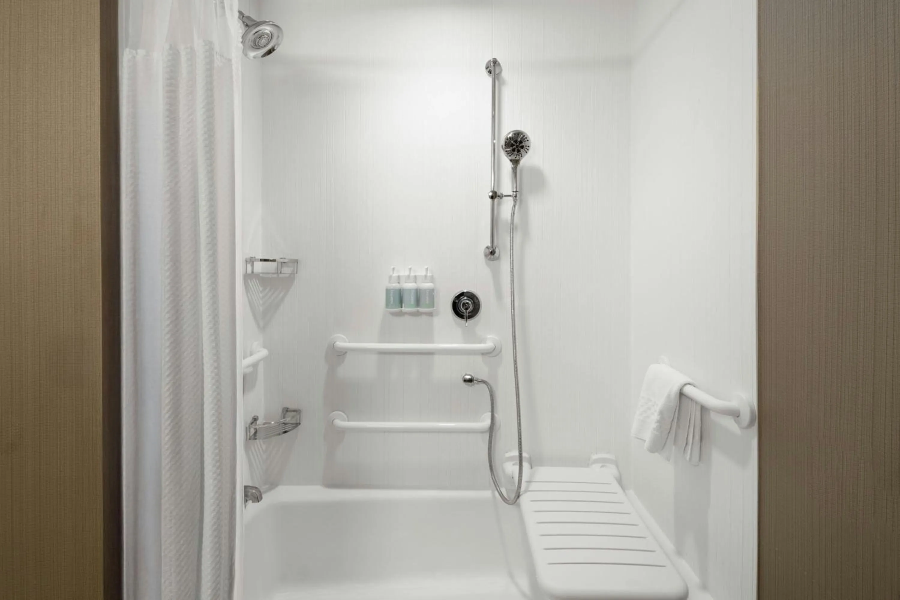 Bathroom in Courtyard by Marriott Fayetteville Fort Liberty - Spring Lake