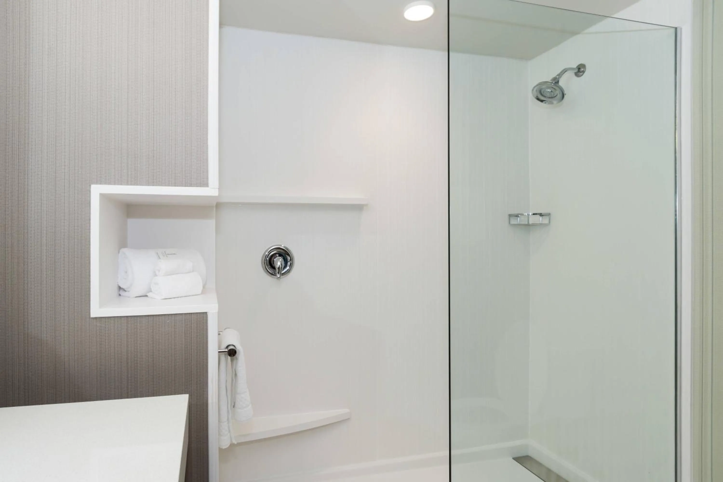 Bathroom in Courtyard by Marriott Fayetteville Fort Liberty - Spring Lake