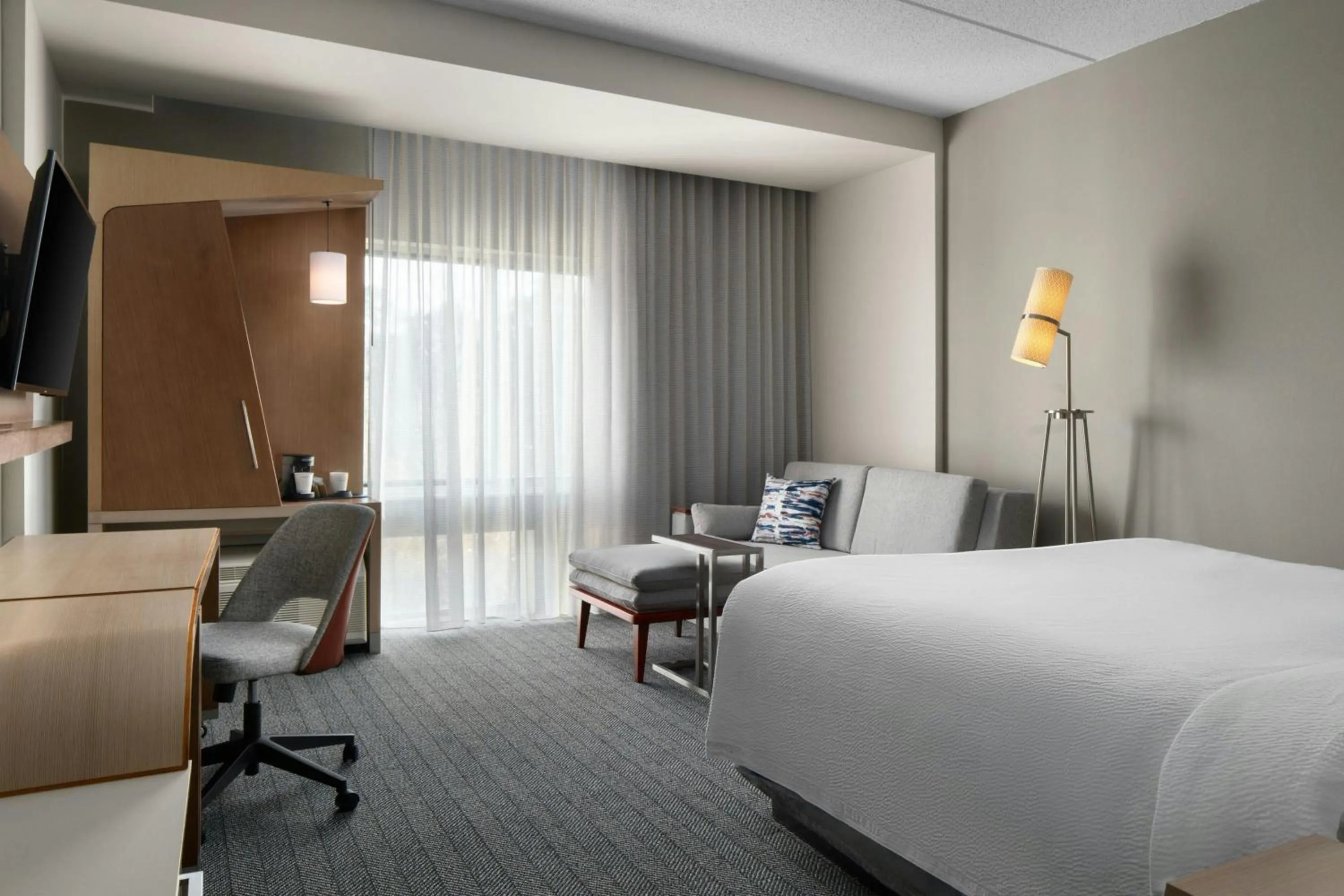 Photo of the whole room, Bed in Courtyard by Marriott Fayetteville Fort Liberty - Spring Lake