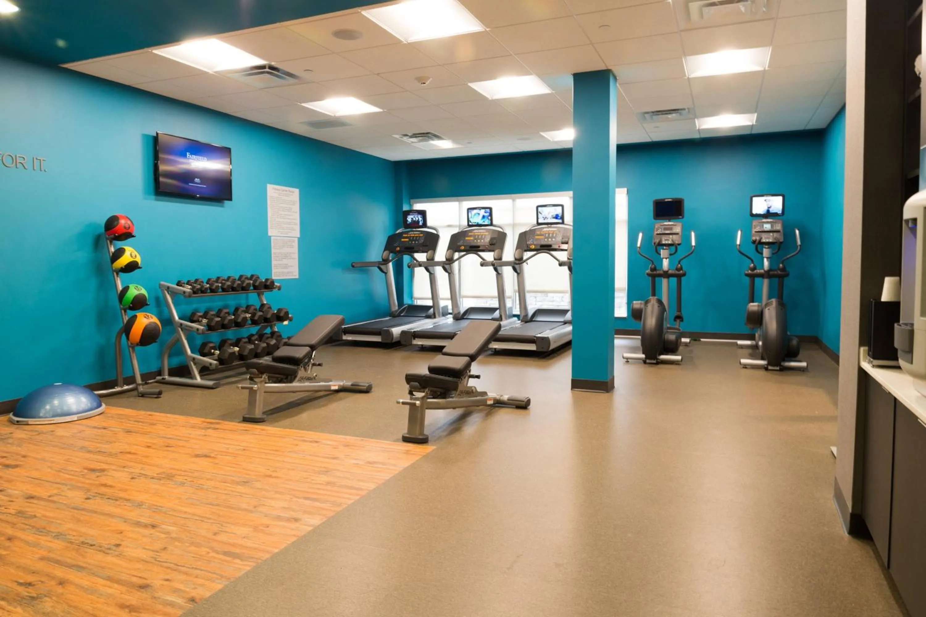 Fitness centre/facilities in Fairfield Inn & Suites by Marriott Dickson